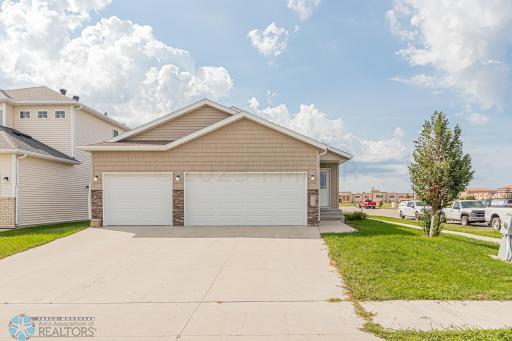 5594 JUSTICE Drive S, Fargo, ND 58104