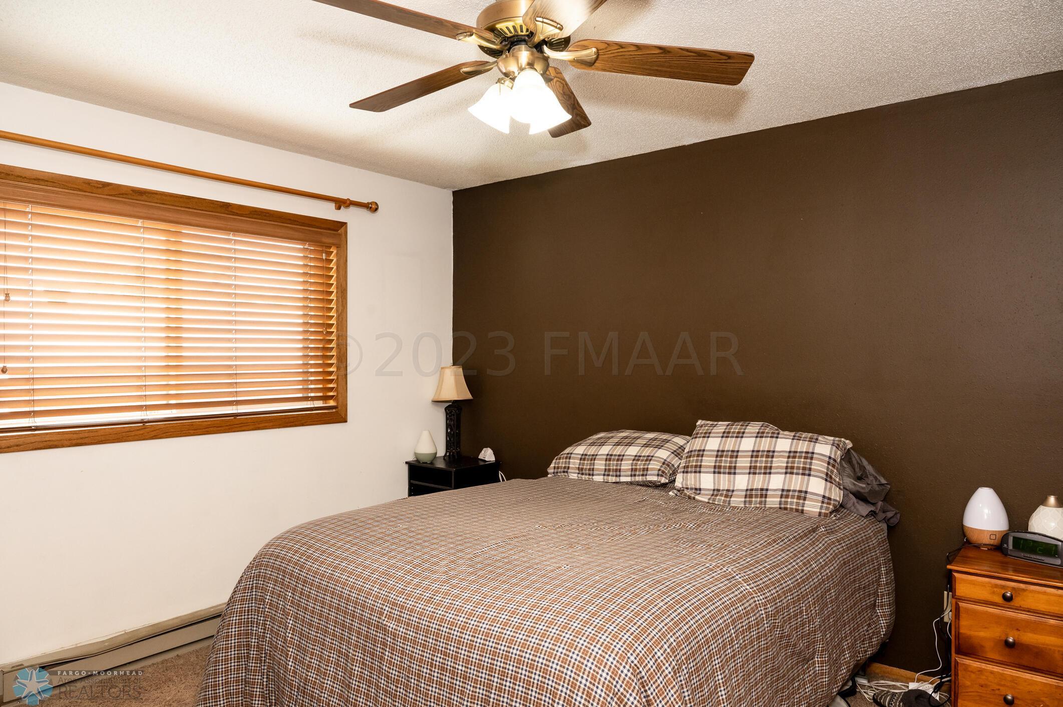 2503_33rd_Ave_S-16
