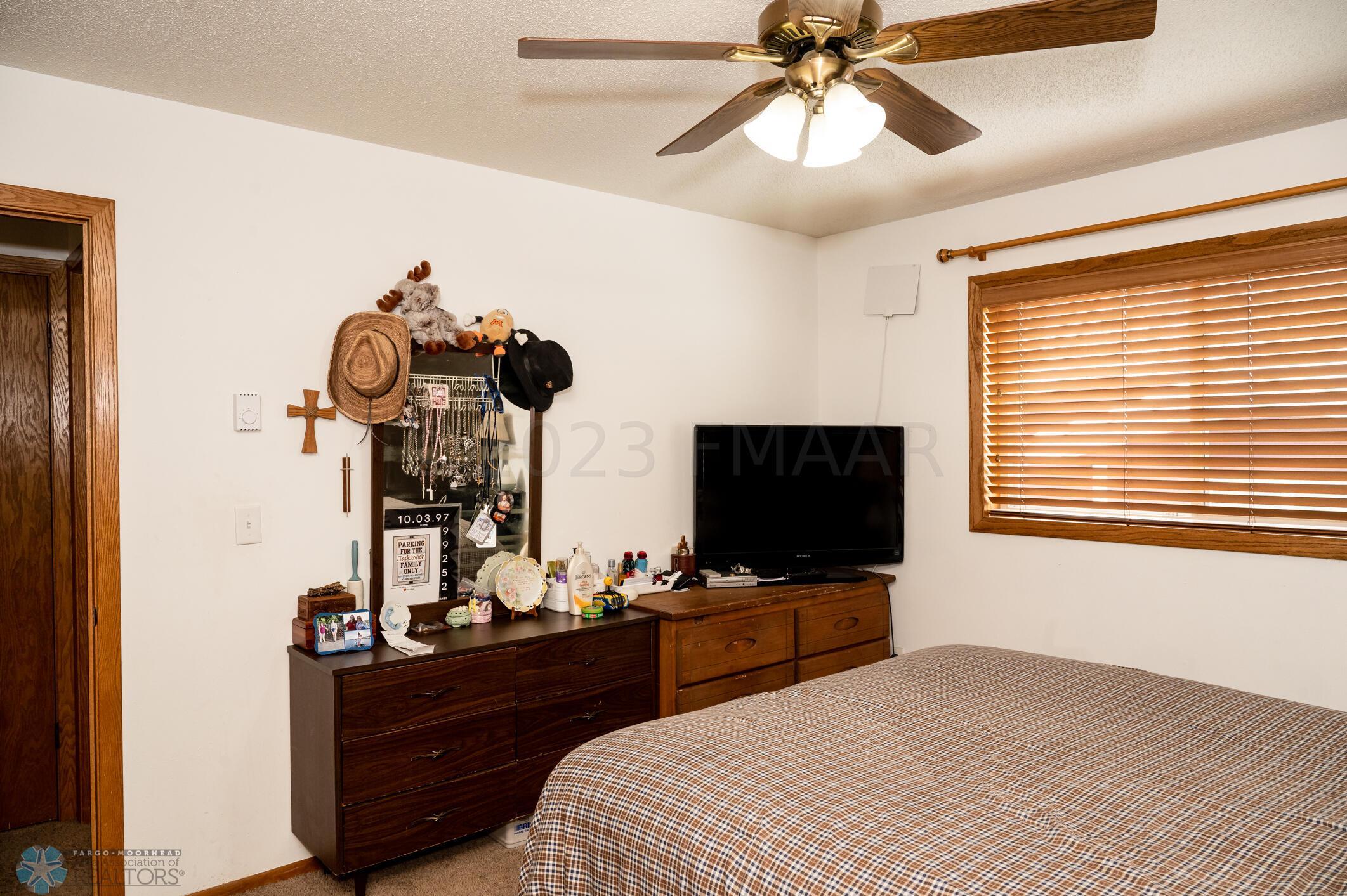 2503_33rd_Ave_S-18