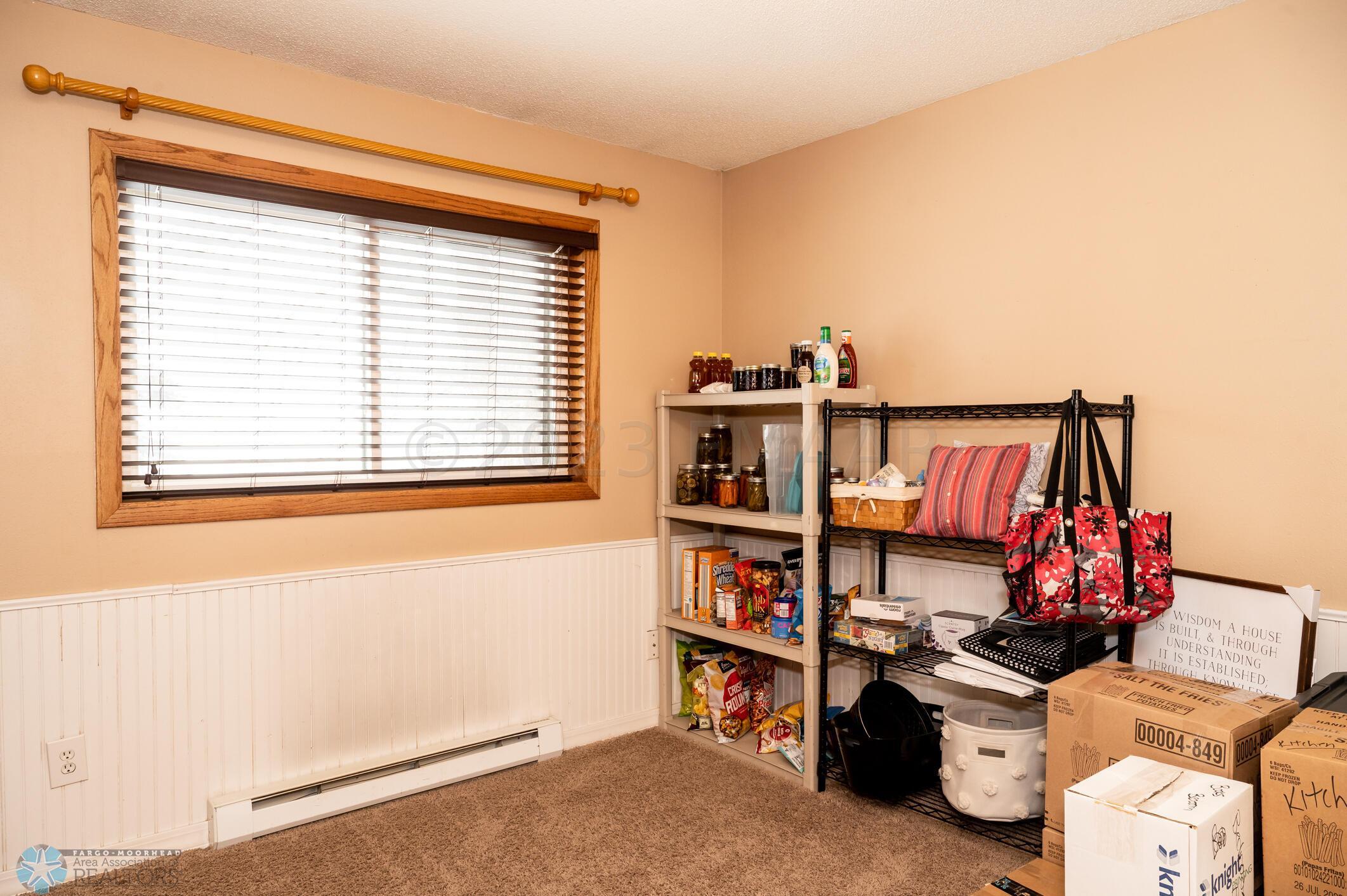 2503_33rd_Ave_S-19