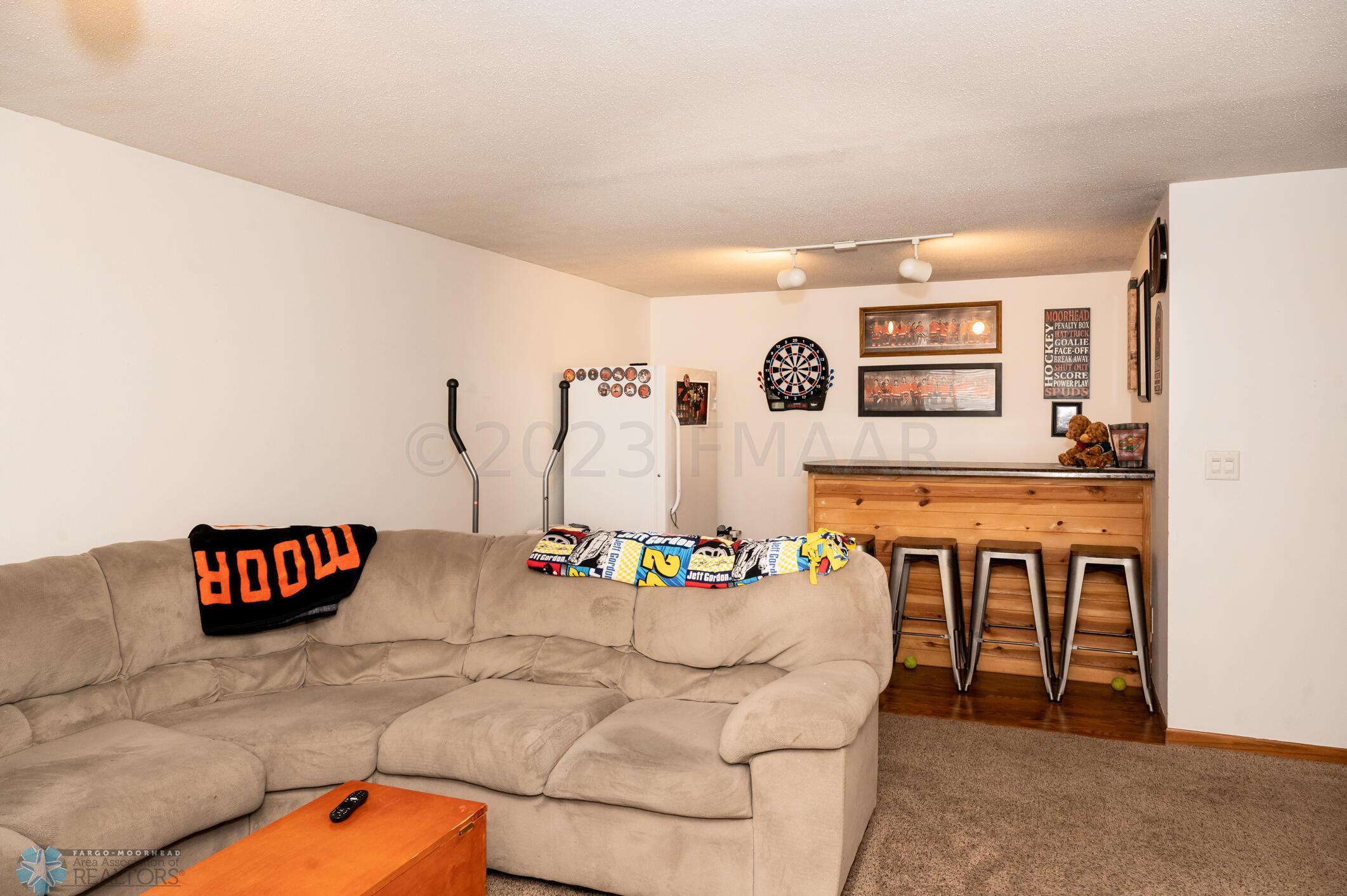 2503_33rd_Ave_S-25