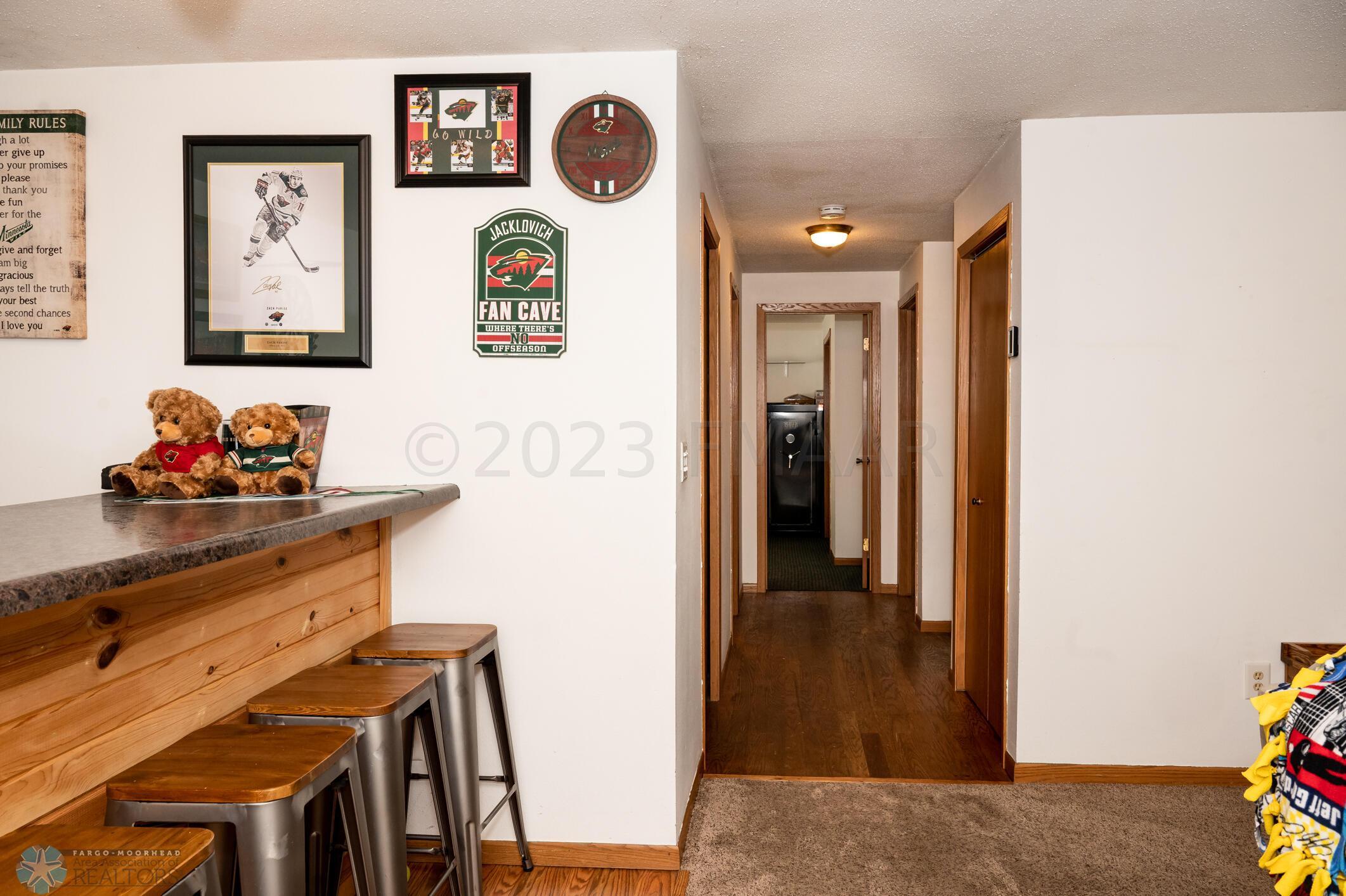 2503_33rd_Ave_S-29