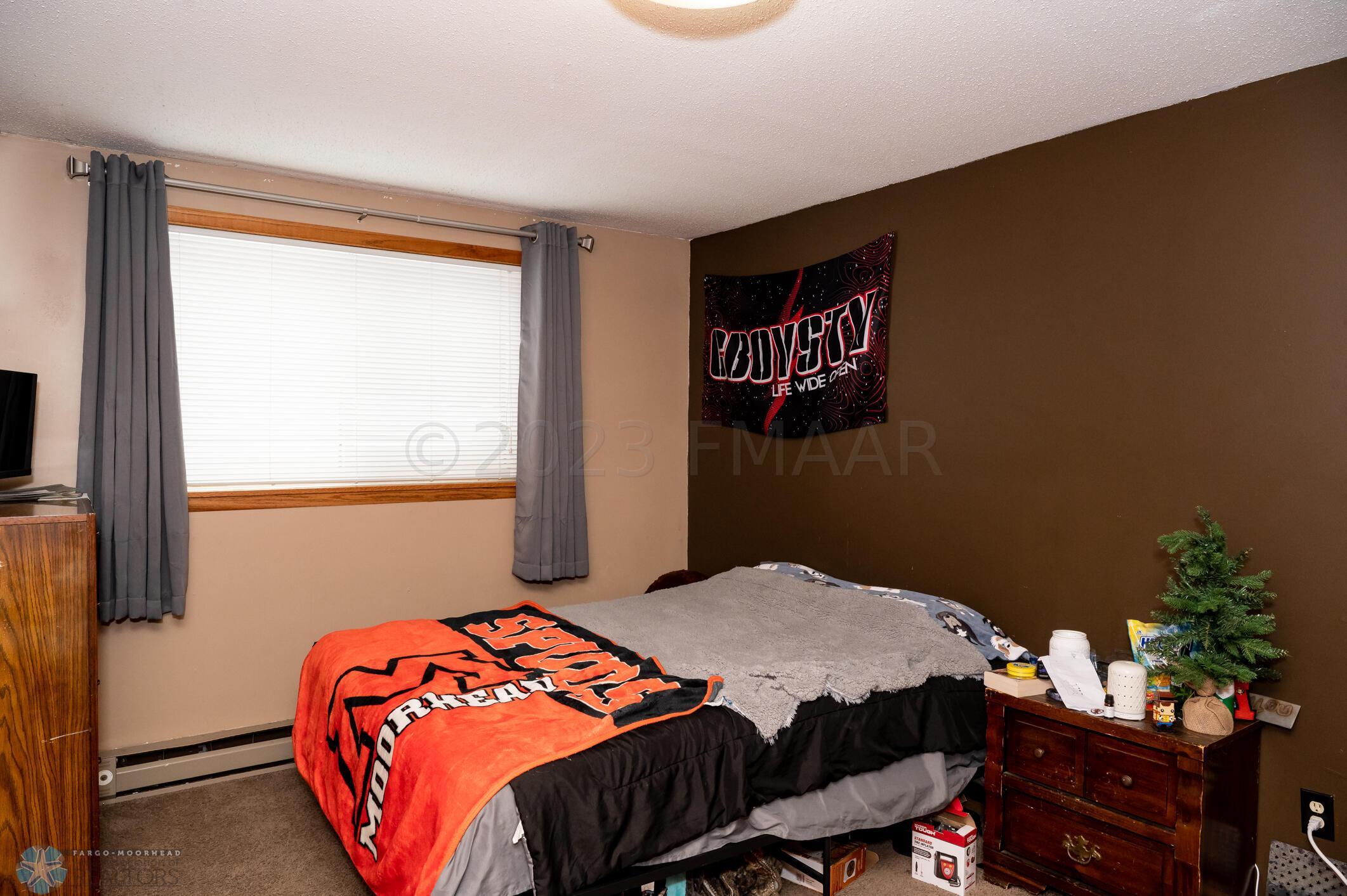 2503_33rd_Ave_S-30