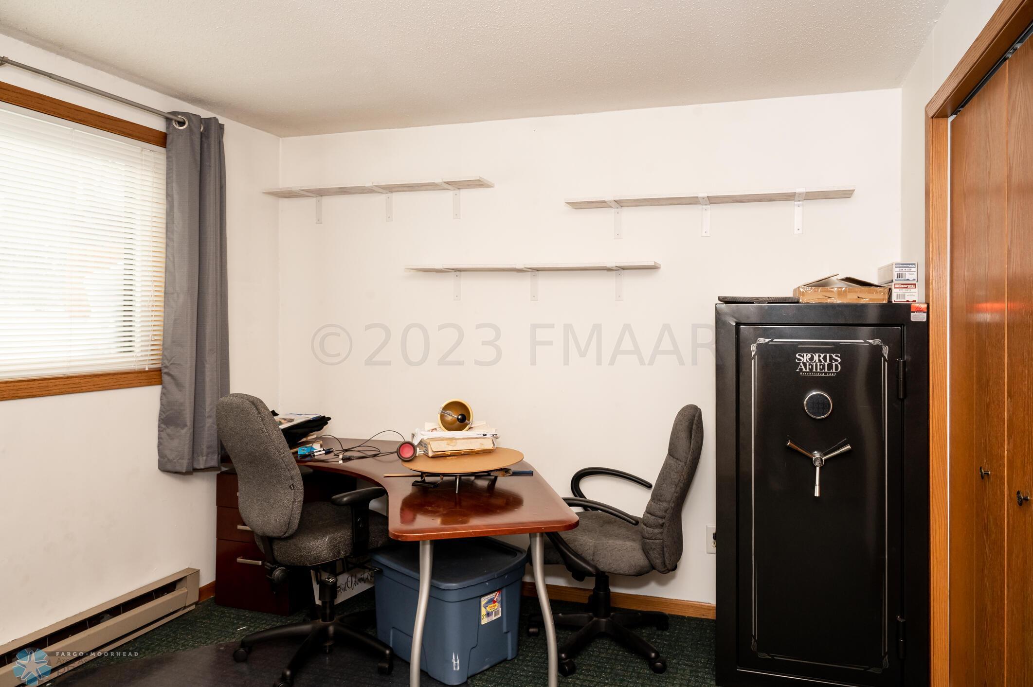 2503_33rd_Ave_S-32
