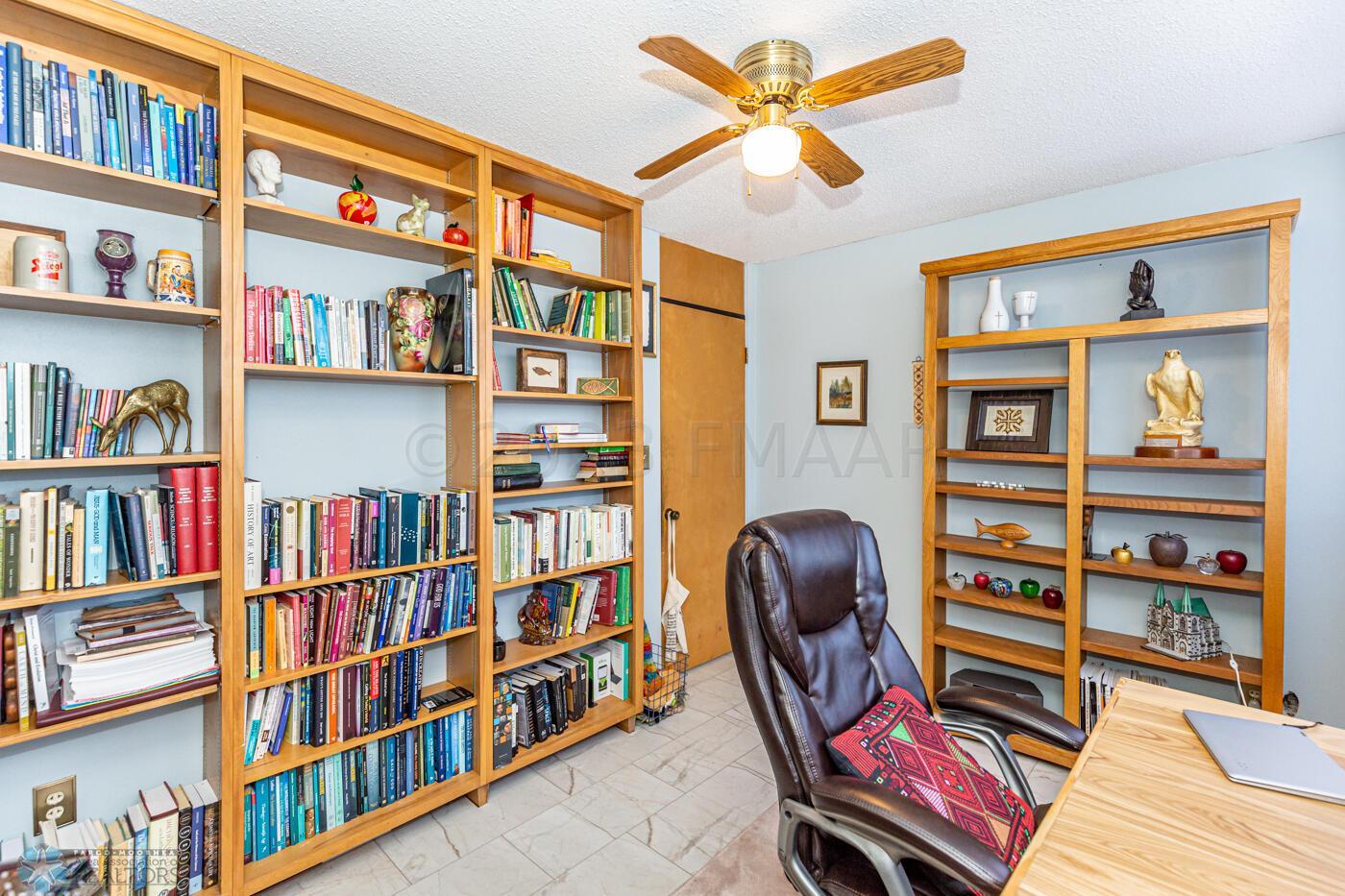 Bedroom/Office