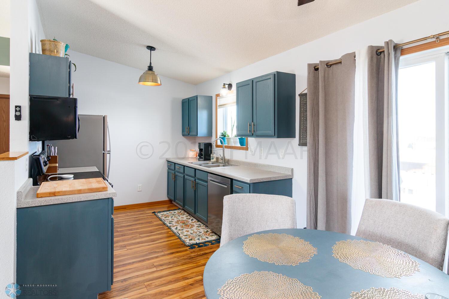 Dining to Kitchen