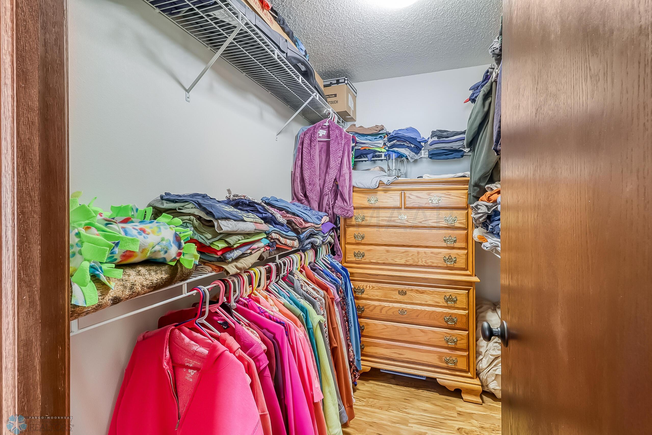 Bedroom1_closet