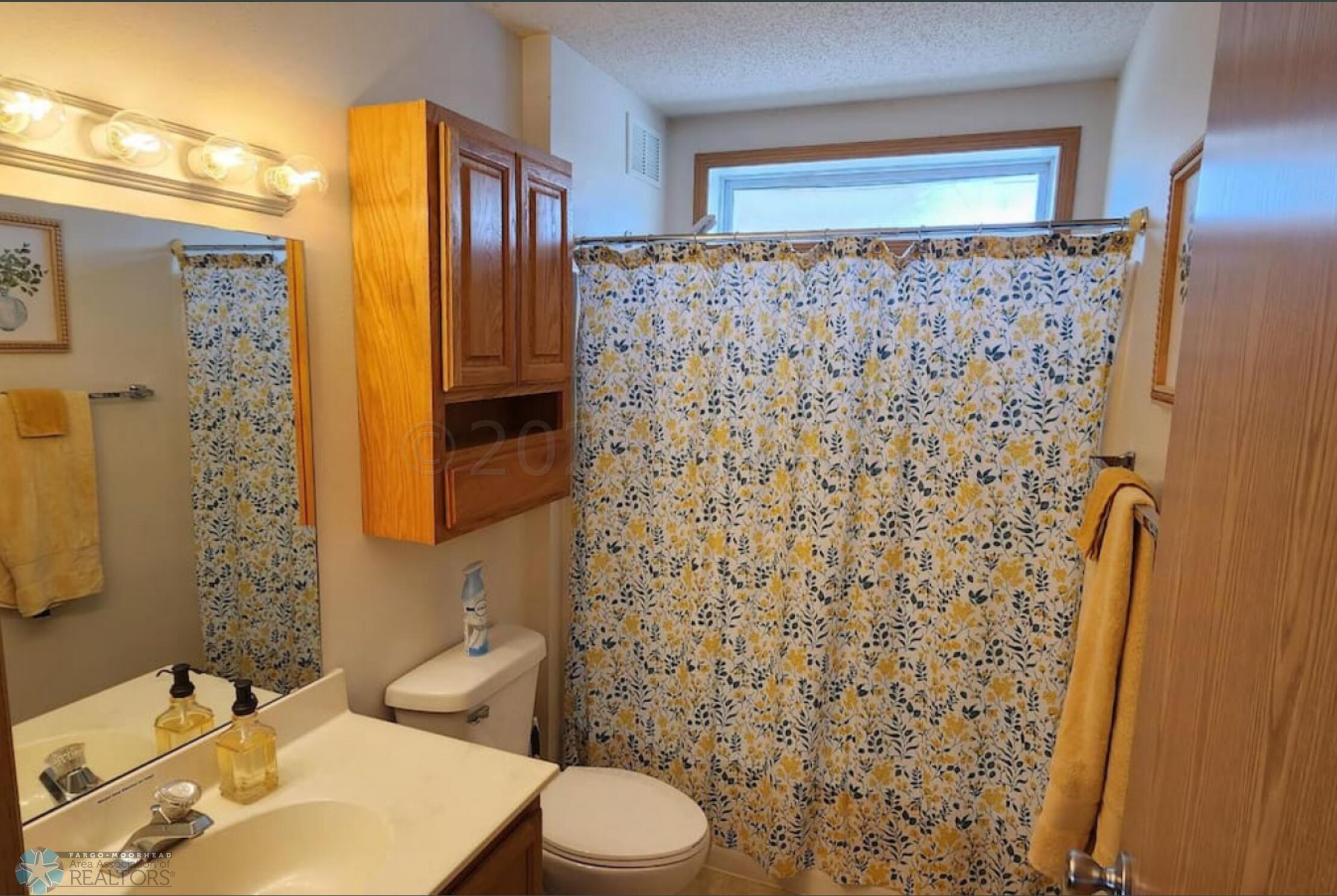 7Updated home - great yard in Moorhead.j