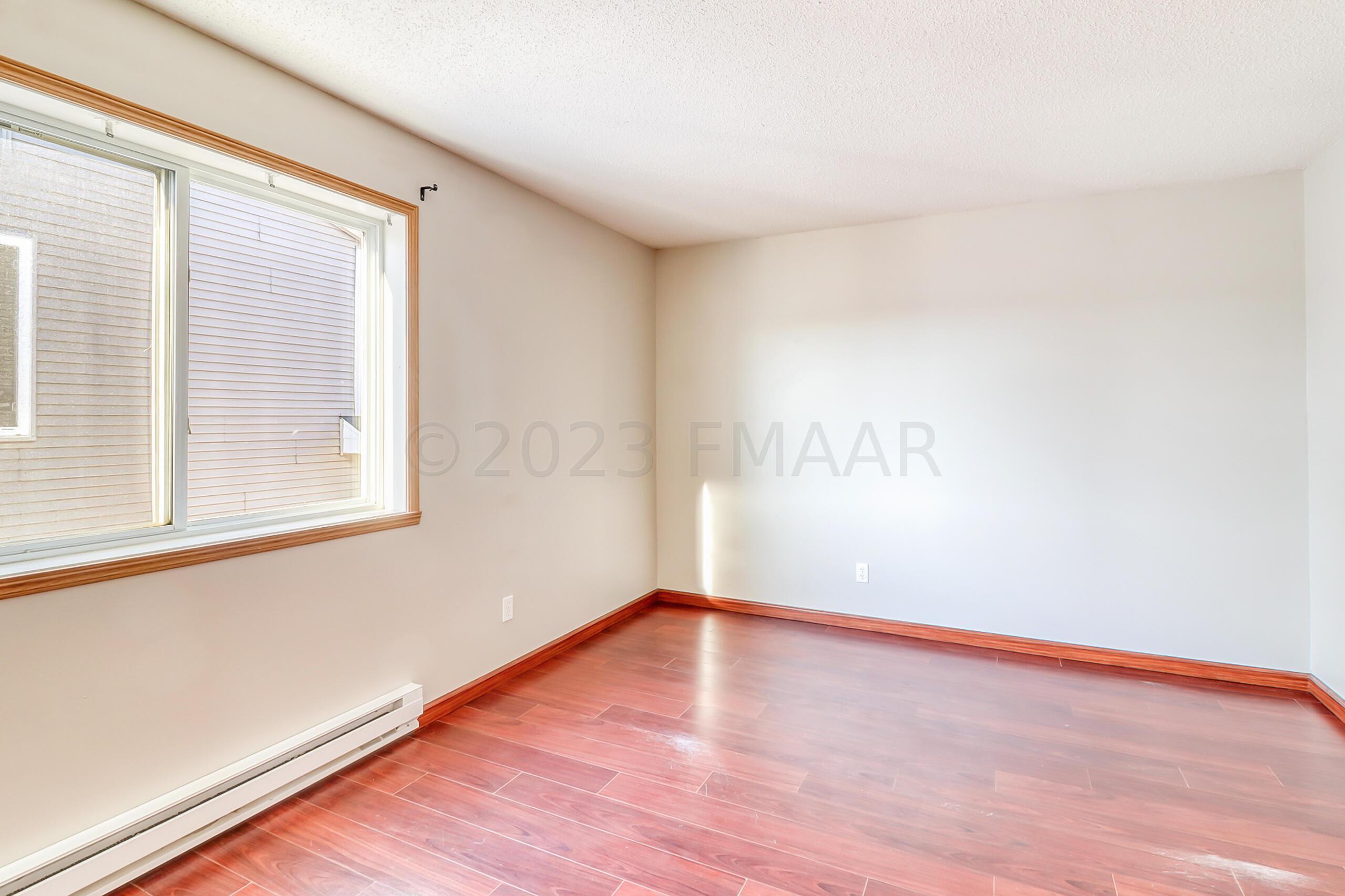 Primary Bedroom1_3