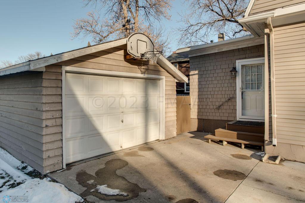 1109_7th_Ave_S-6
