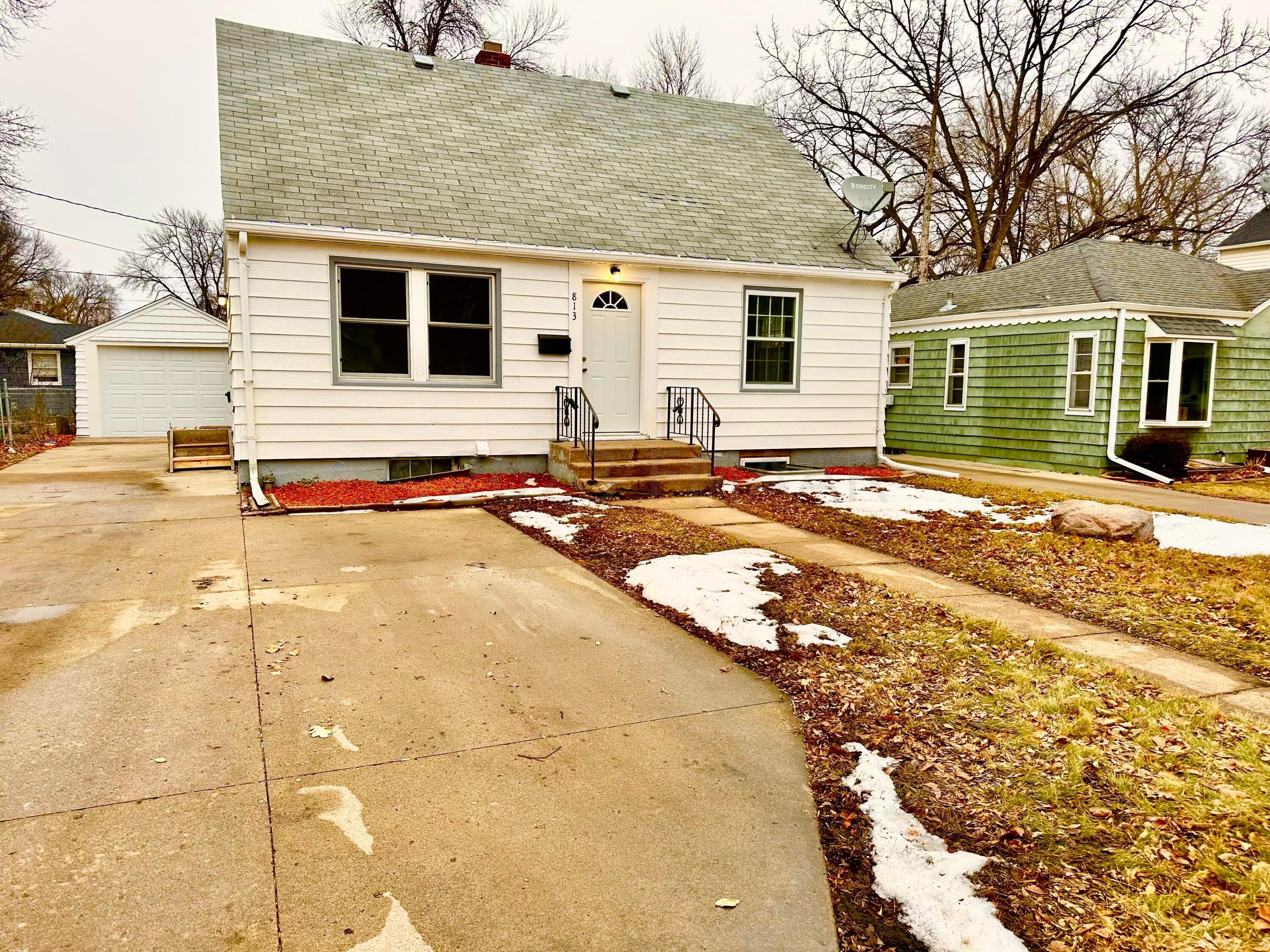 813 12th Ave N Fargo ND Front