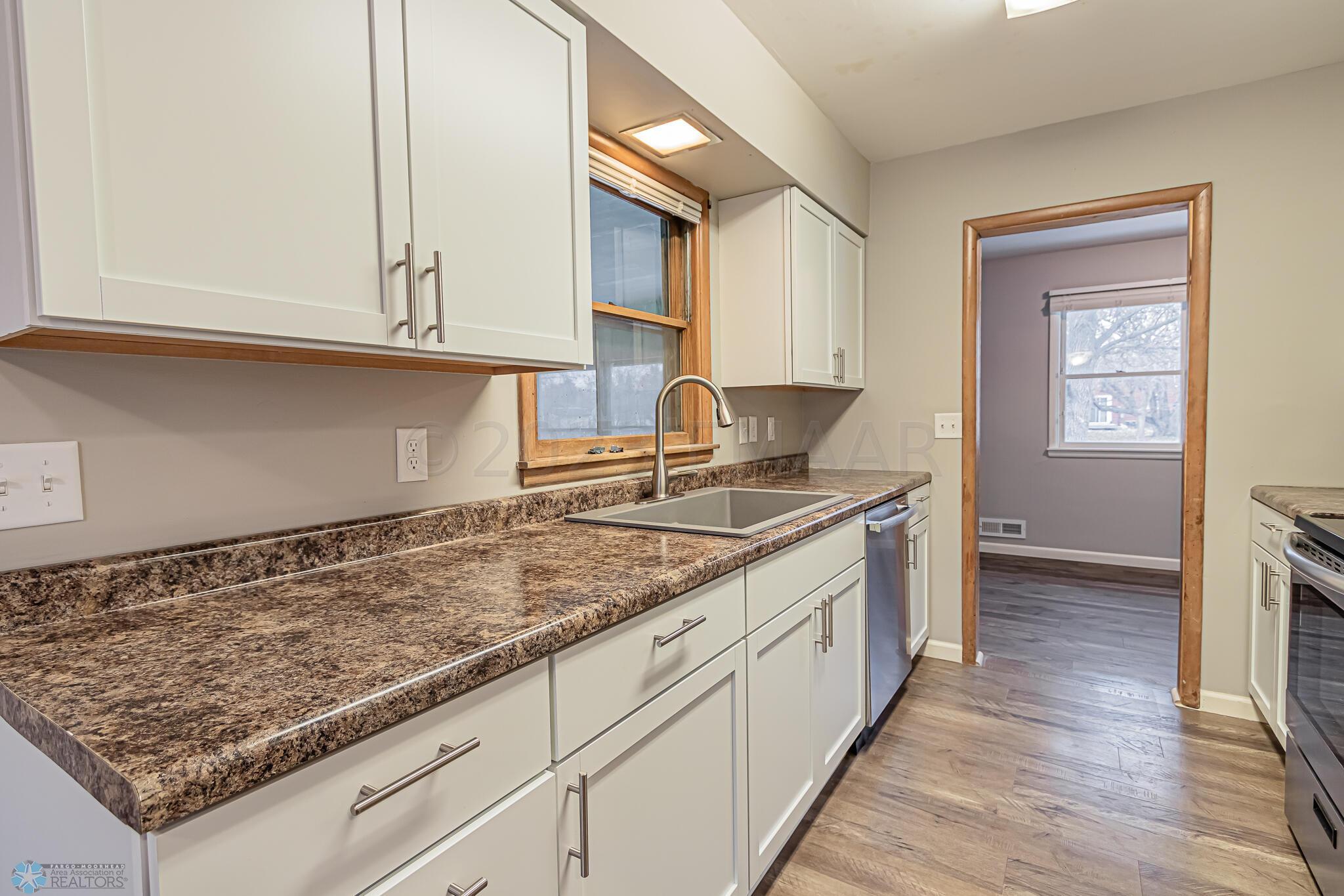 1509 9TH Avenue S, Moorhead, MN 56560-32