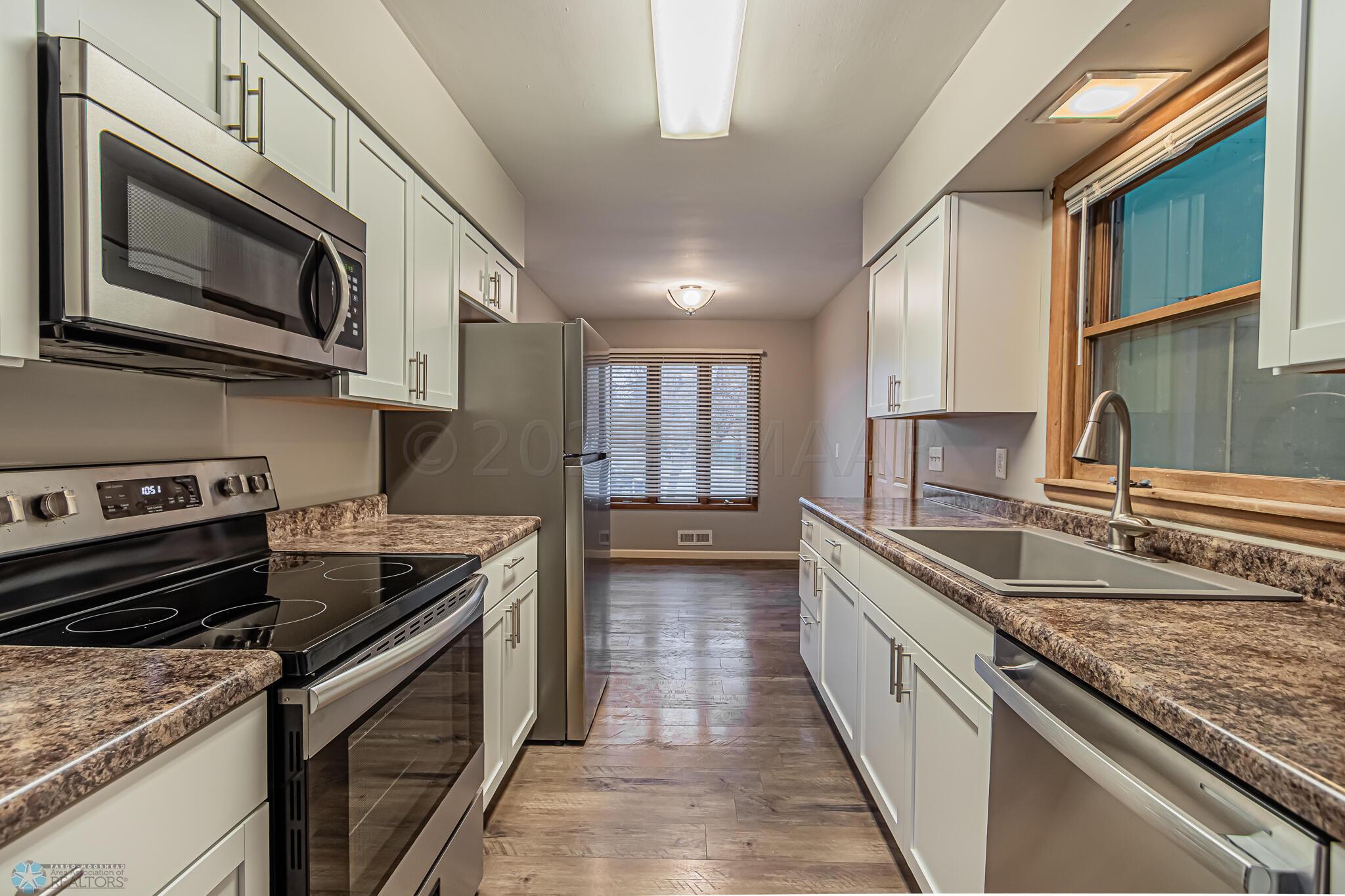 1509 9TH Avenue S, Moorhead, MN 56560-33