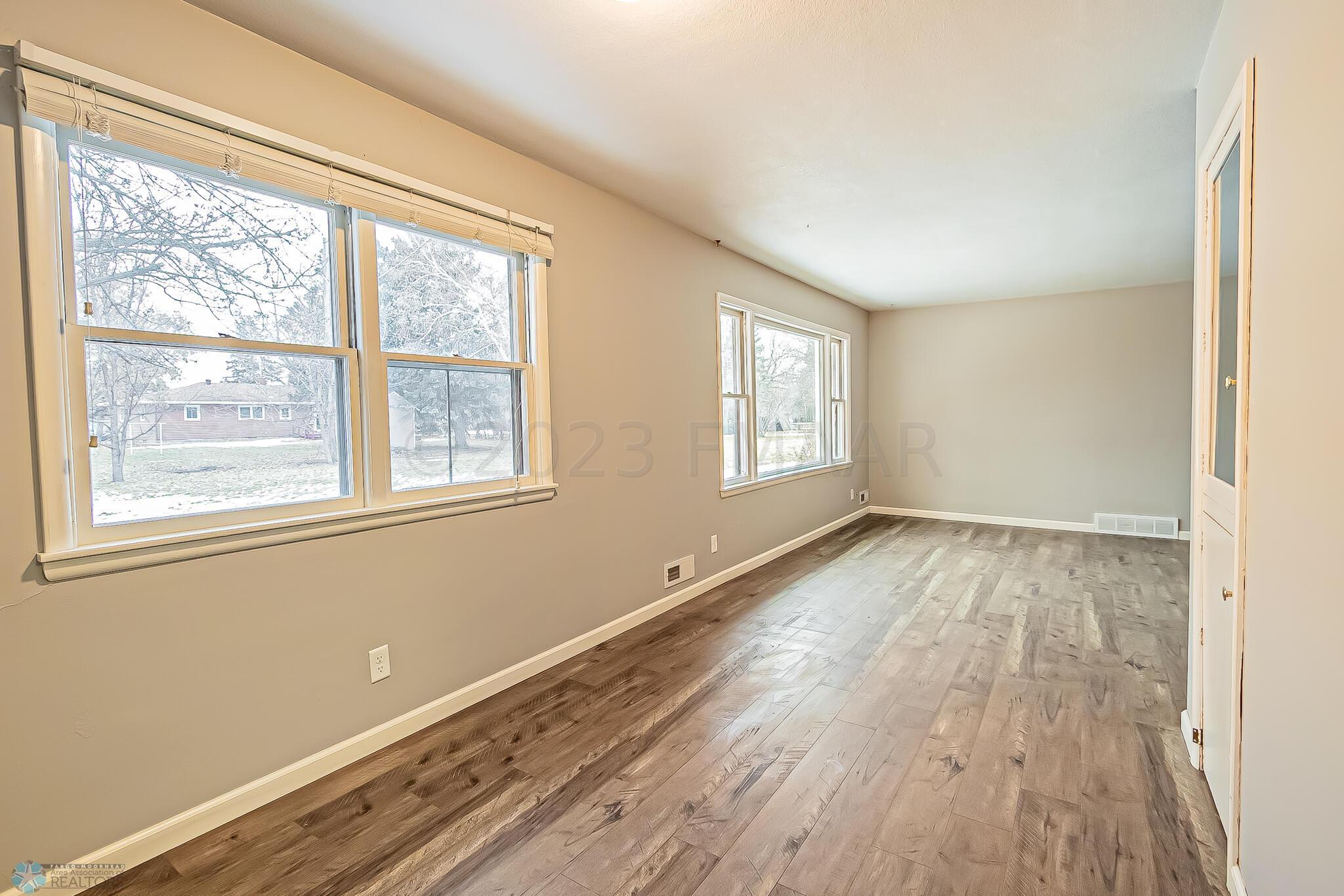 1509 9TH Avenue S, Moorhead, MN 56560-10