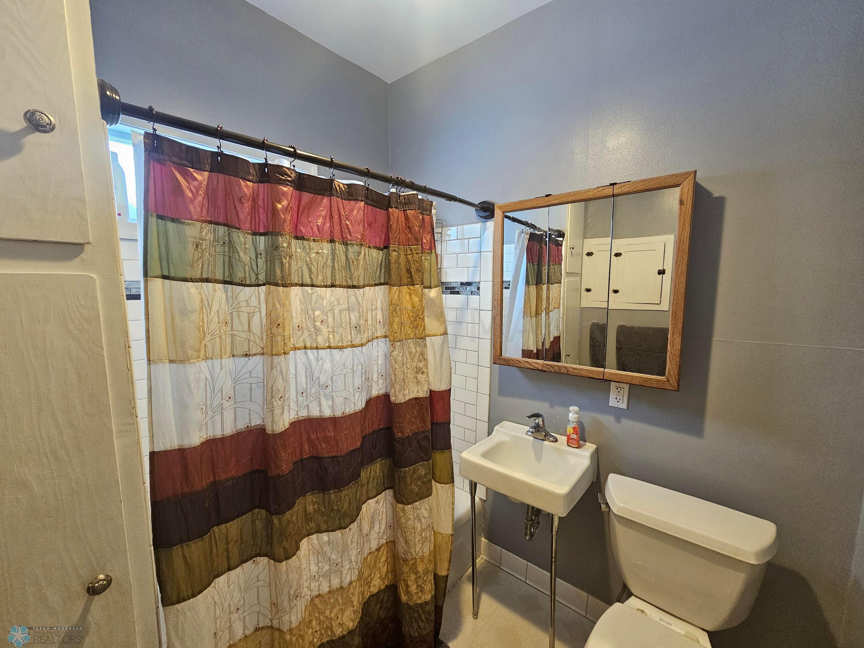 Interior Bathroom (1)