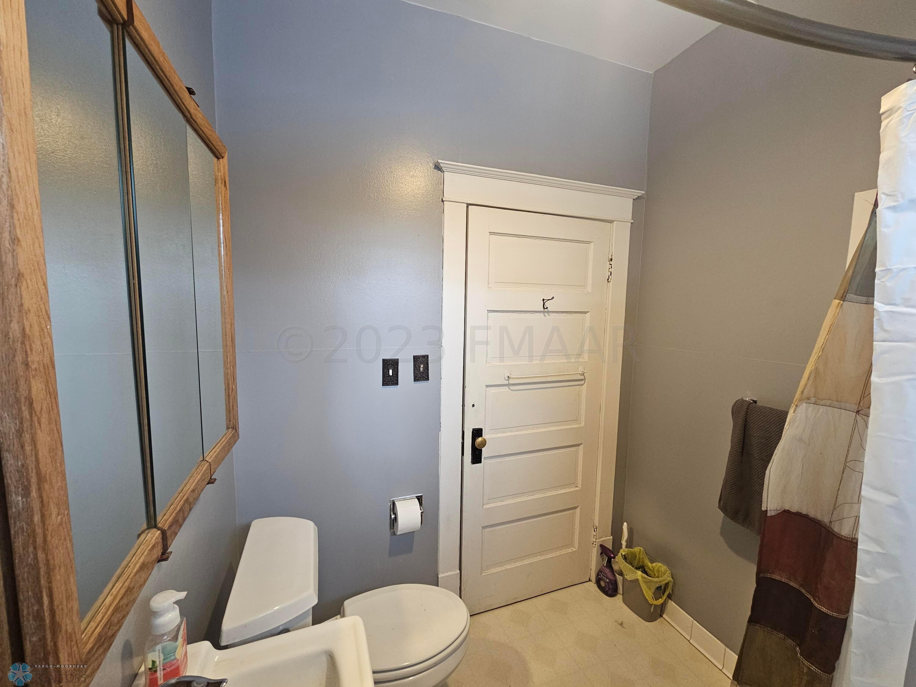 Interior Bathroom (2)