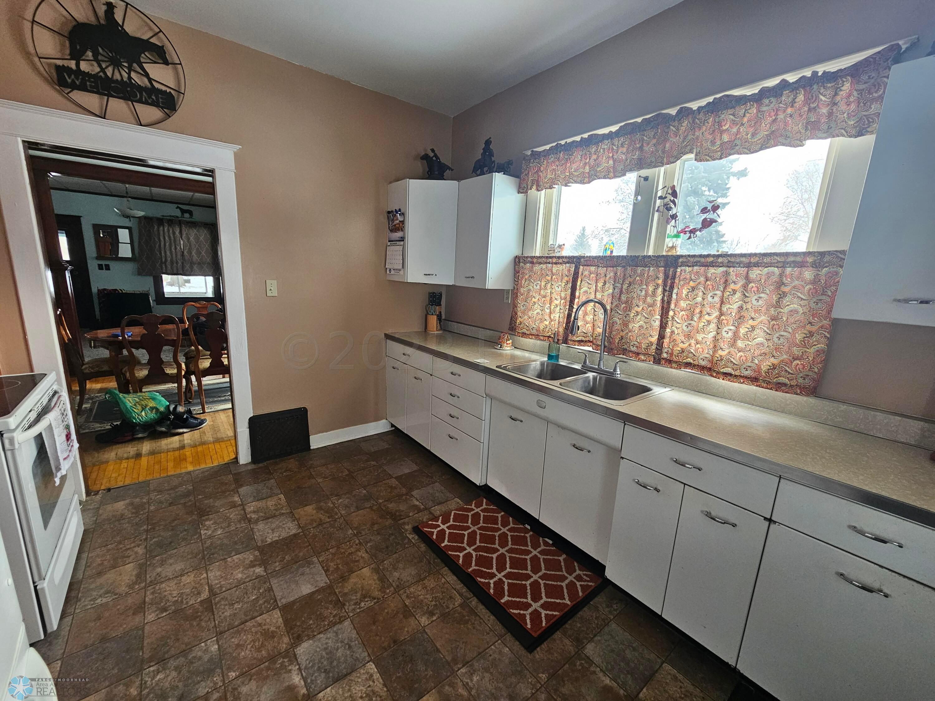 Interior Kitchen (2)