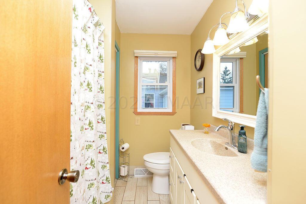 Updated Full Bath