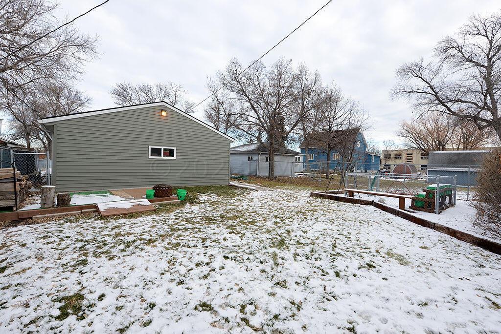 Large Fenced Yard