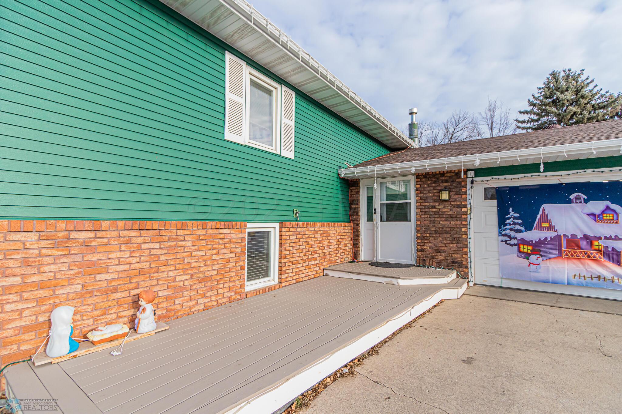 422 Birch Ln, Moorhead, MN 56560-48