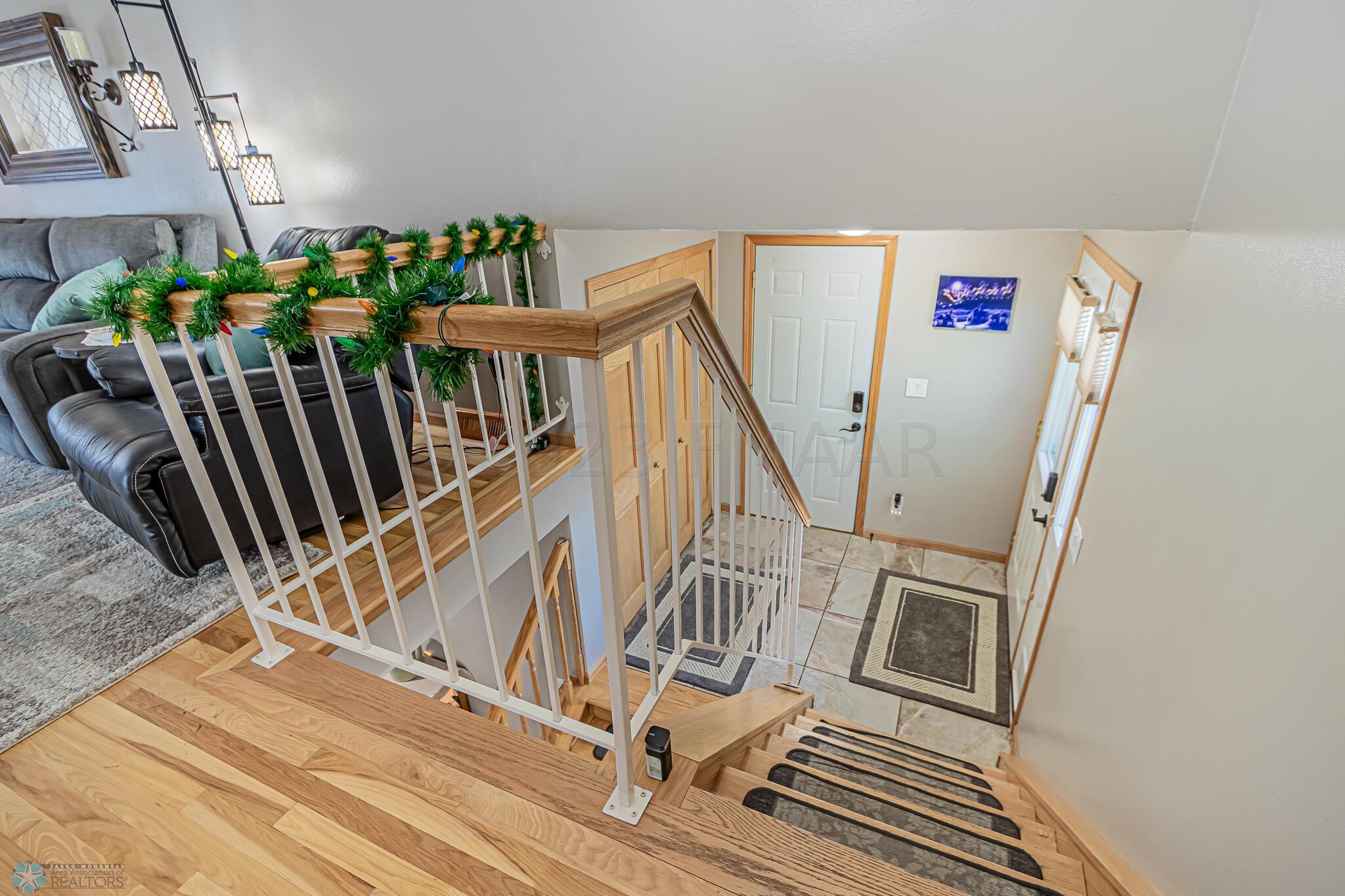422 Birch Ln, Moorhead, MN 56560-16