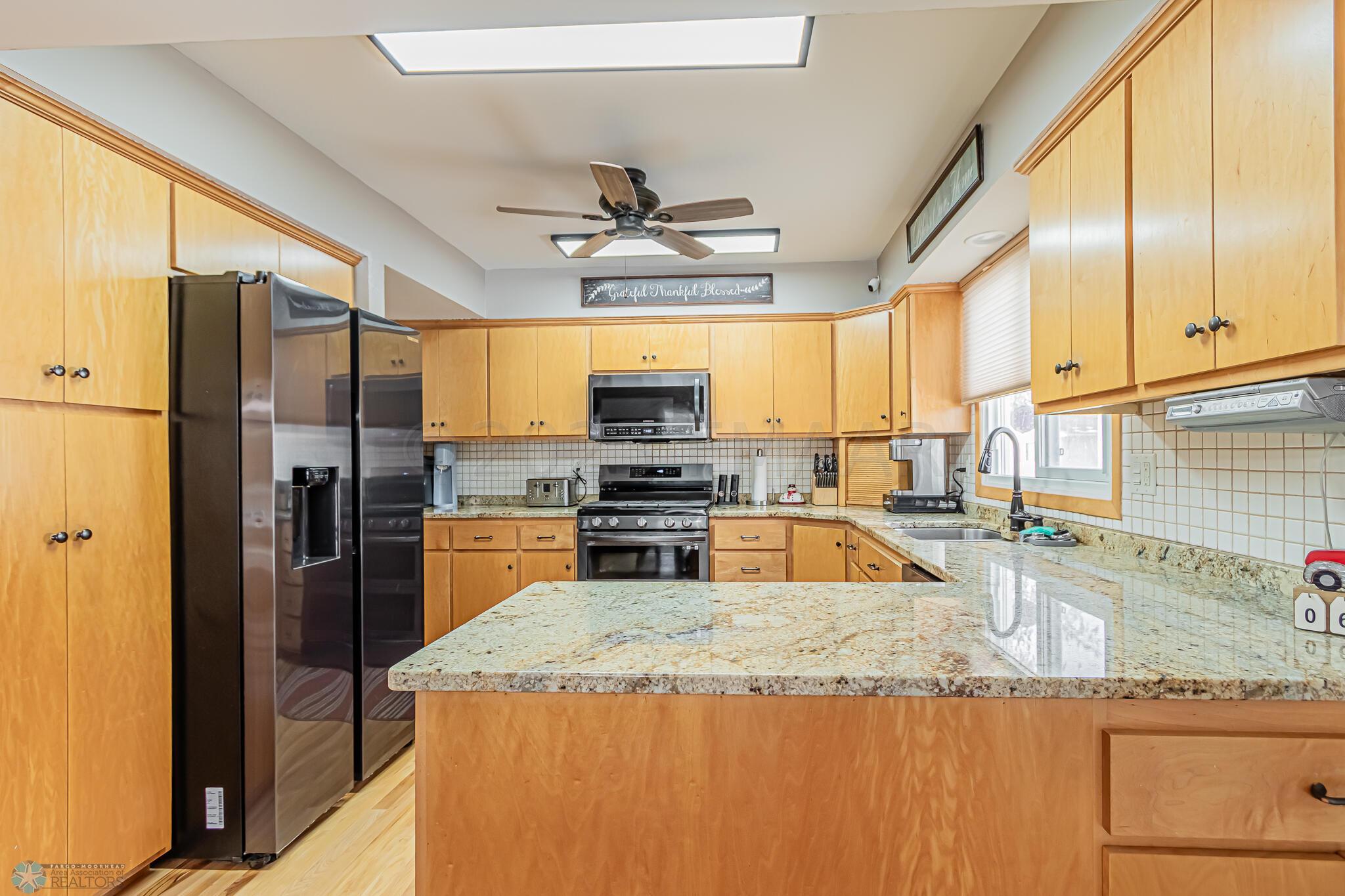 422 Birch Ln, Moorhead, MN 56560-34