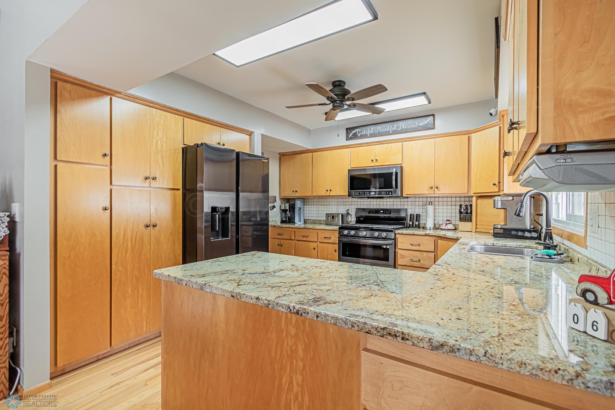 422 Birch Ln, Moorhead, MN 56560-33