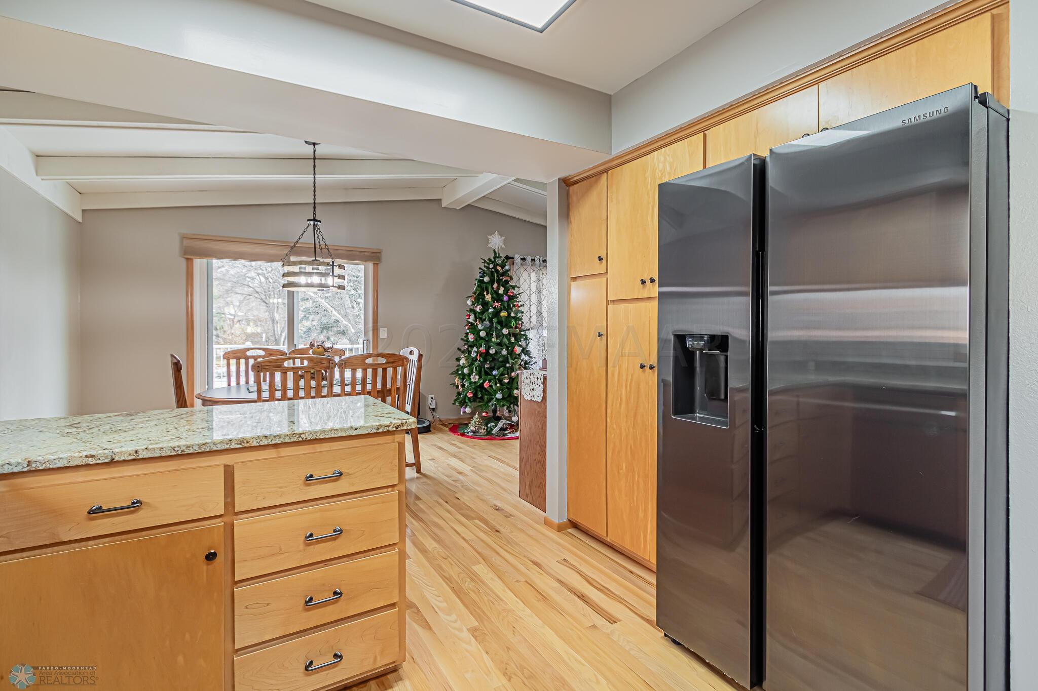 422 Birch Ln, Moorhead, MN 56560-37