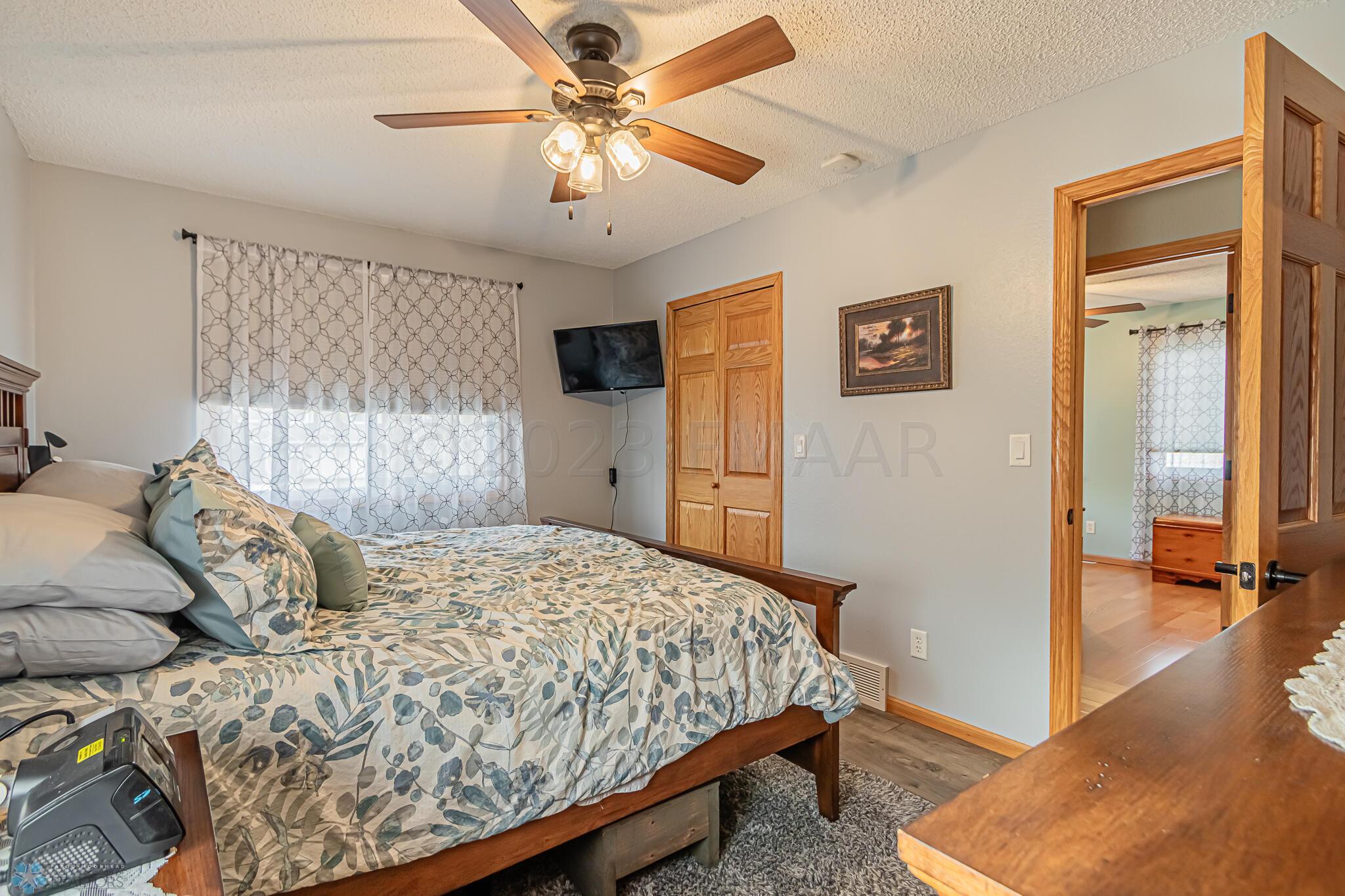 422 Birch Ln, Moorhead, MN 56560-22