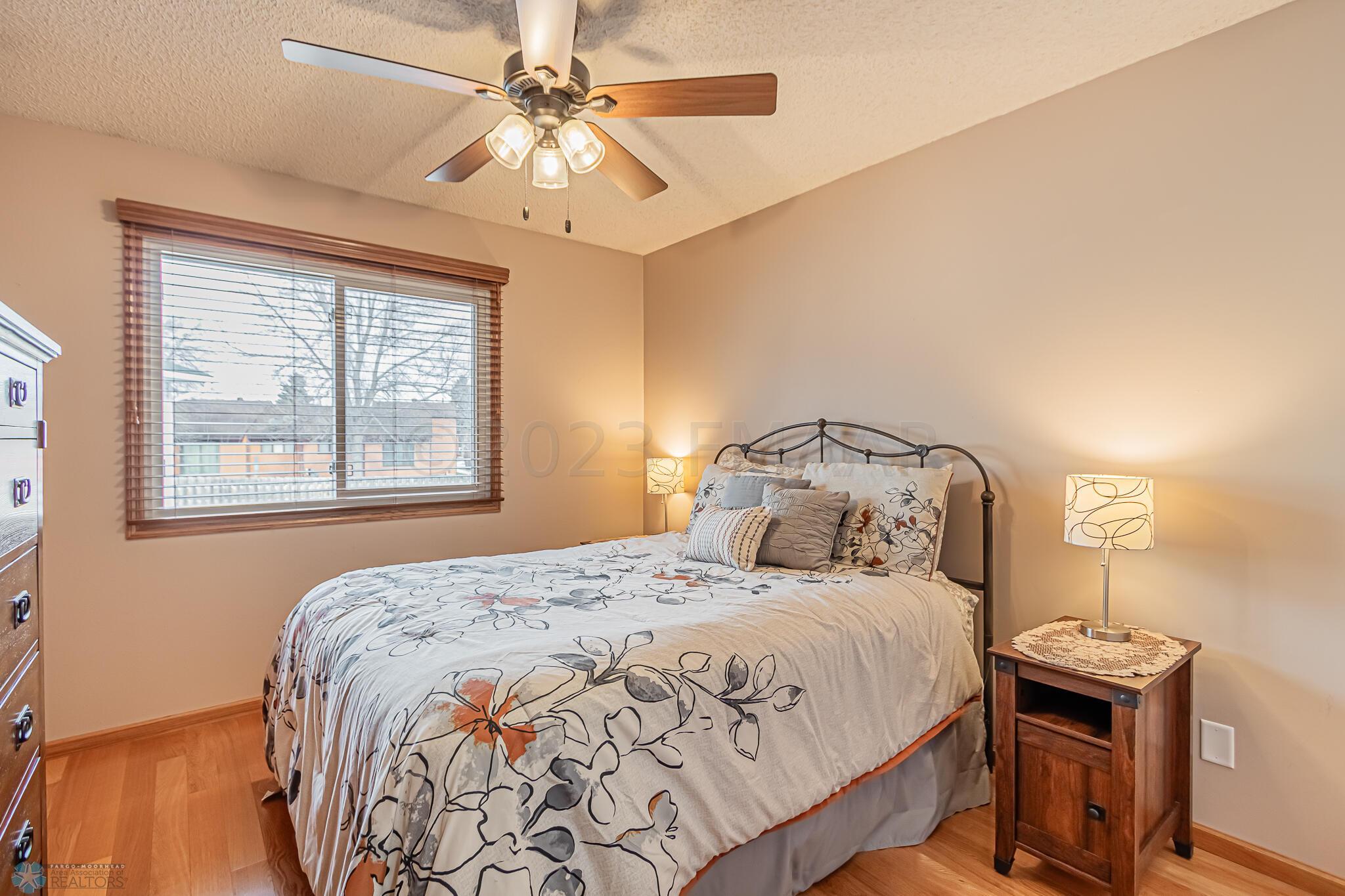 422 Birch Ln, Moorhead, MN 56560-18