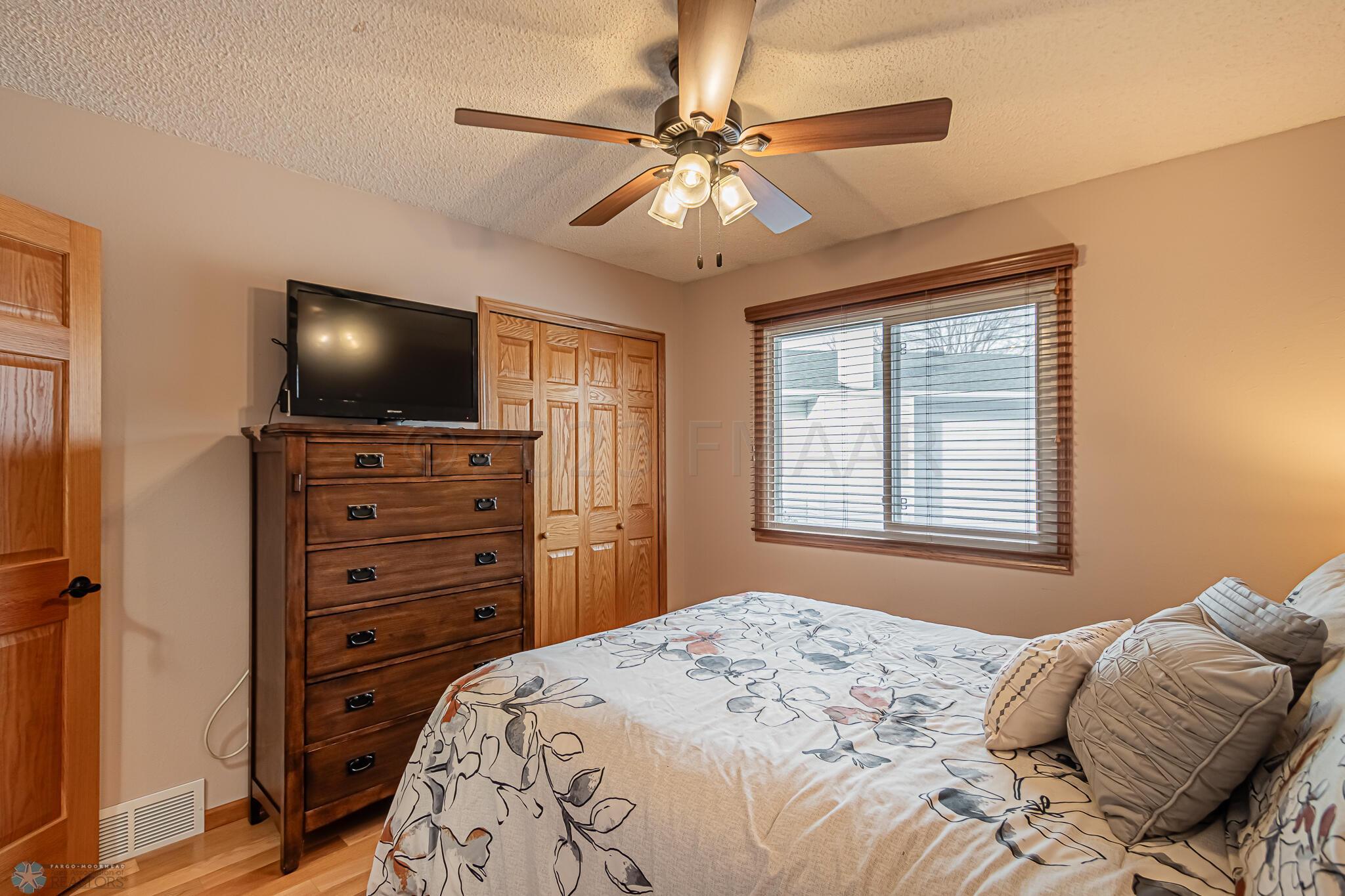 422 Birch Ln, Moorhead, MN 56560-19