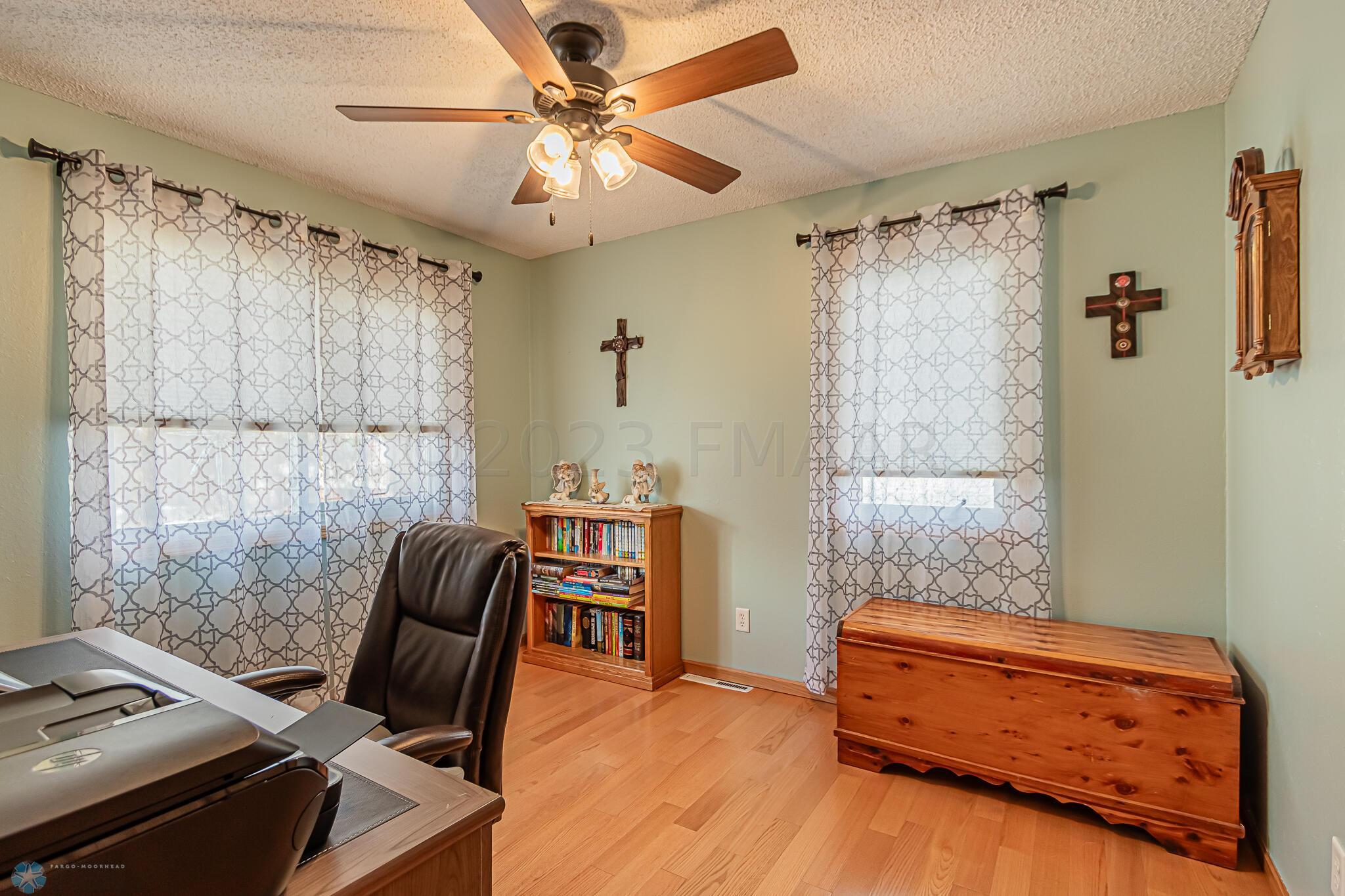 422 Birch Ln, Moorhead, MN 56560-24