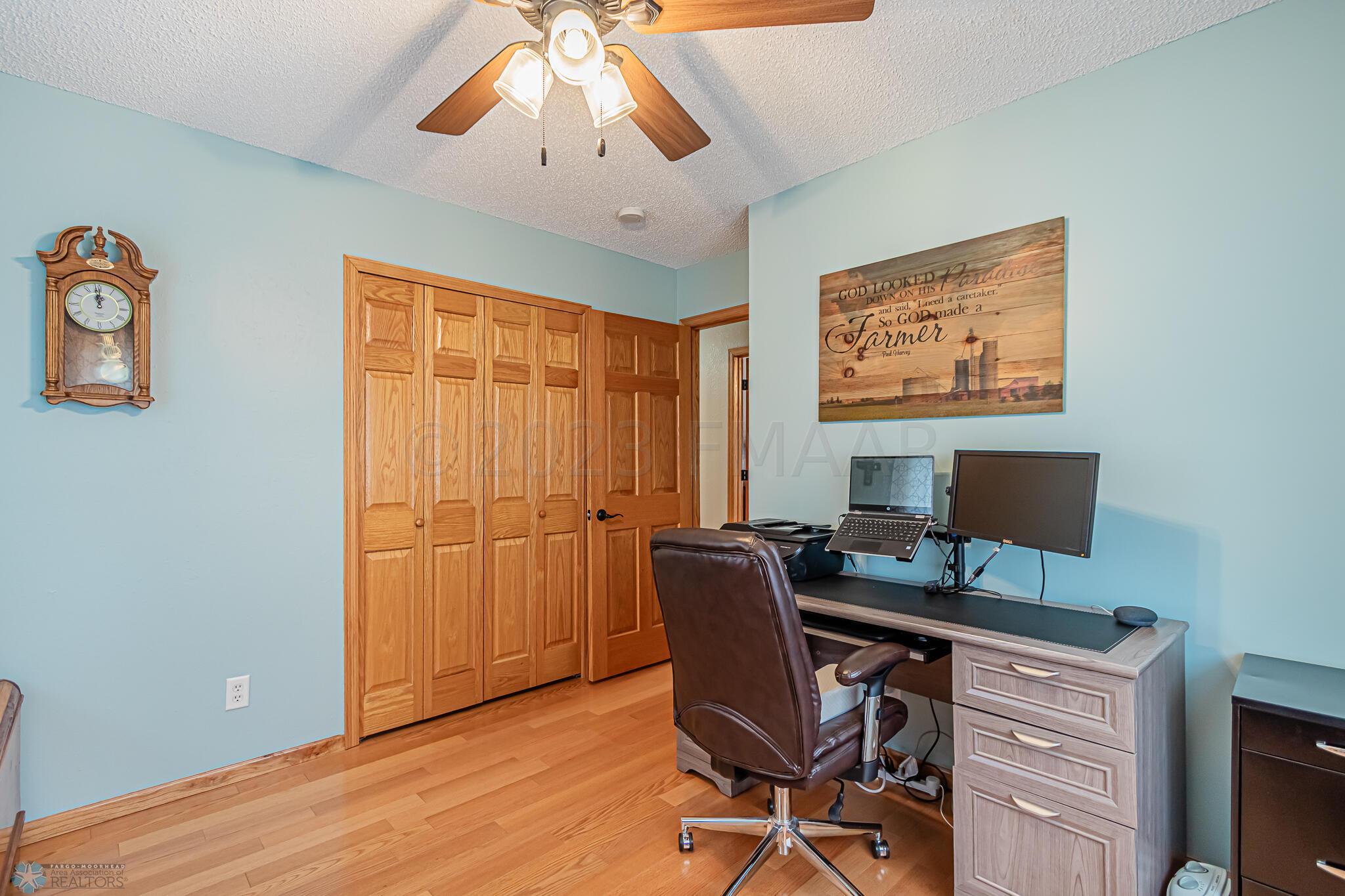 422 Birch Ln, Moorhead, MN 56560-25