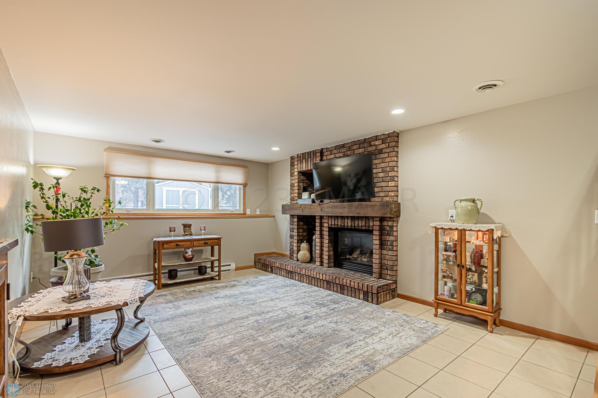 422 Birch Ln, Moorhead, MN 56560-01