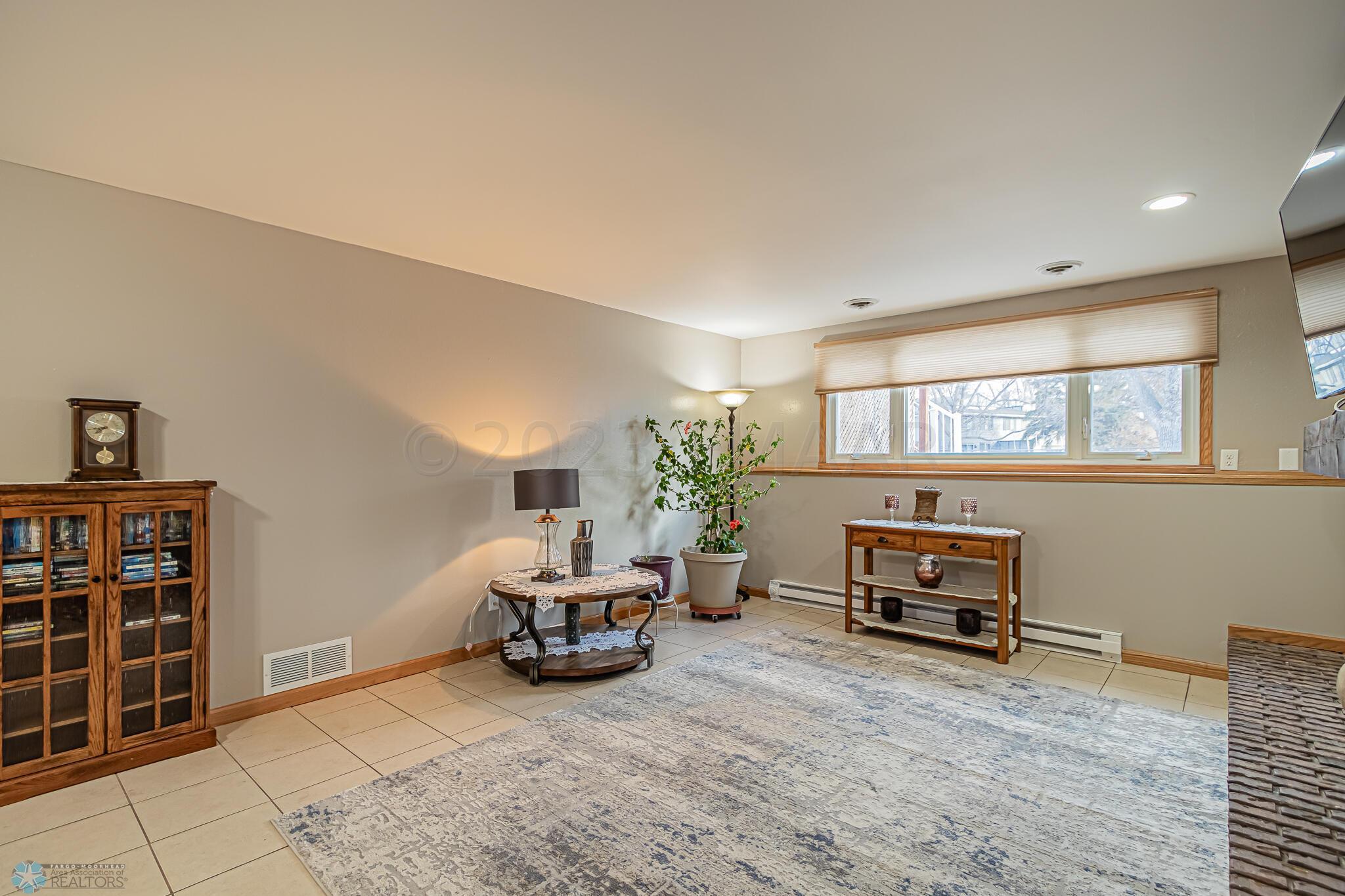 422 Birch Ln, Moorhead, MN 56560-02