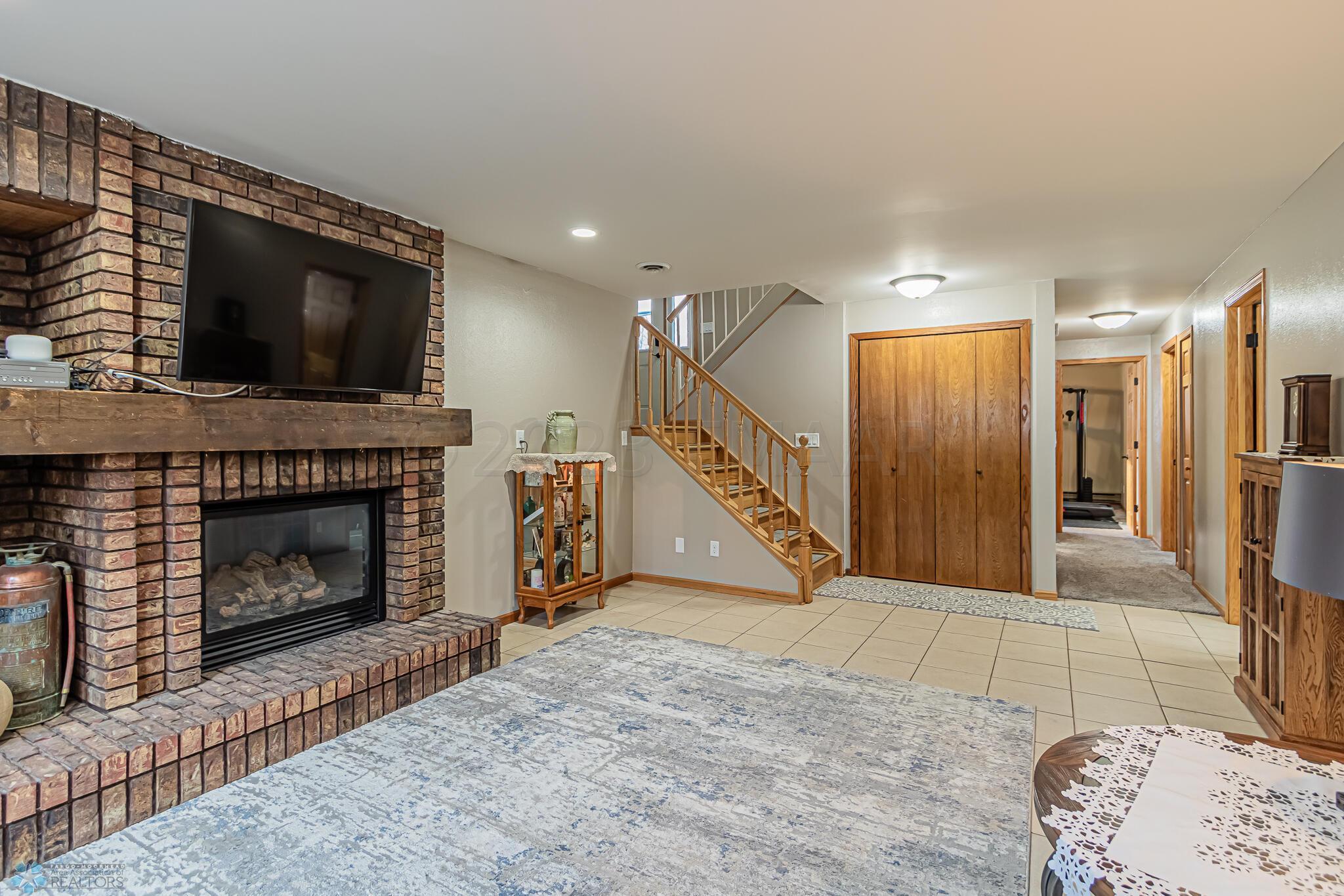 422 Birch Ln, Moorhead, MN 56560-03