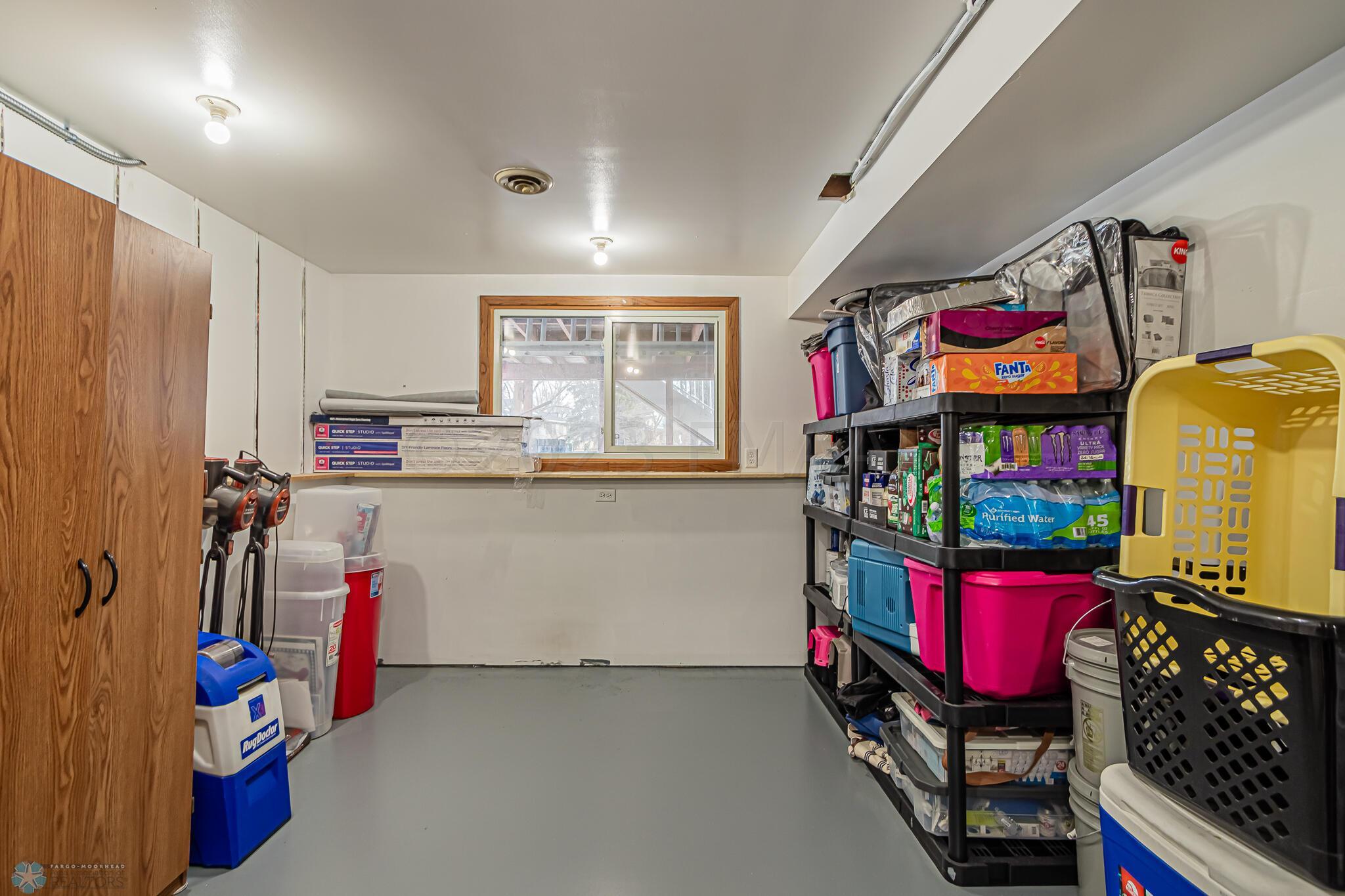 422 Birch Ln, Moorhead, MN 56560-06