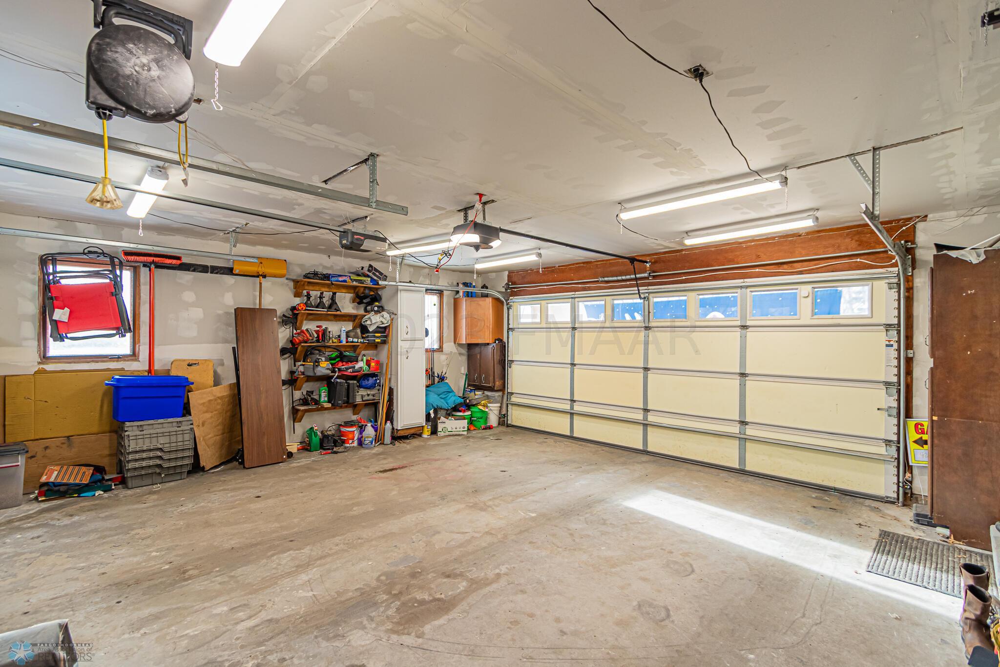 422 Birch Ln, Moorhead, MN 56560-46