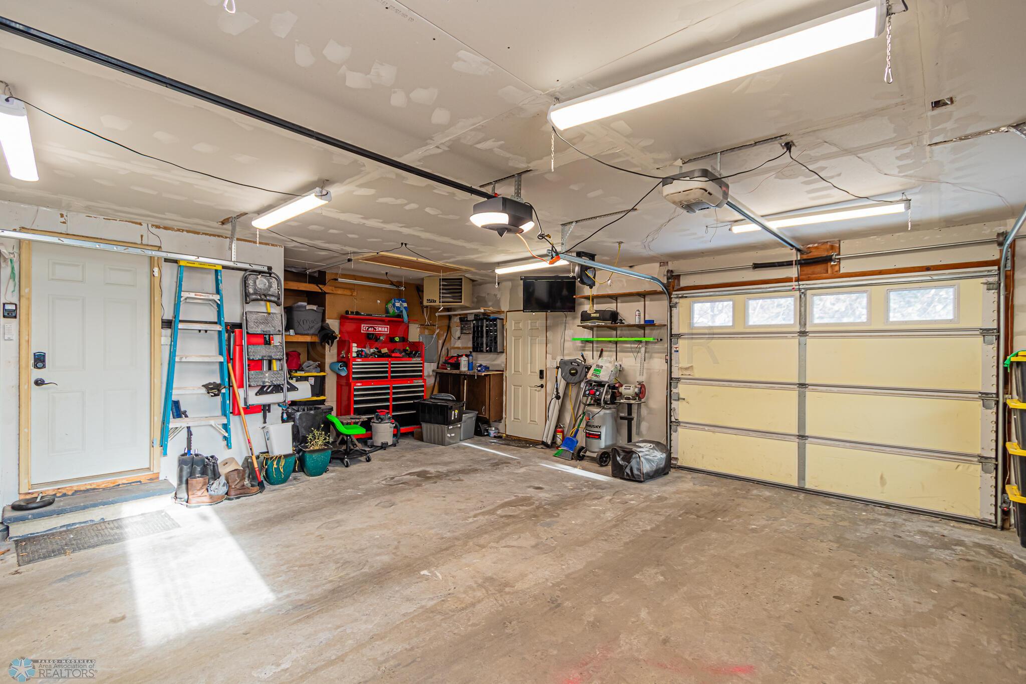 422 Birch Ln, Moorhead, MN 56560-47