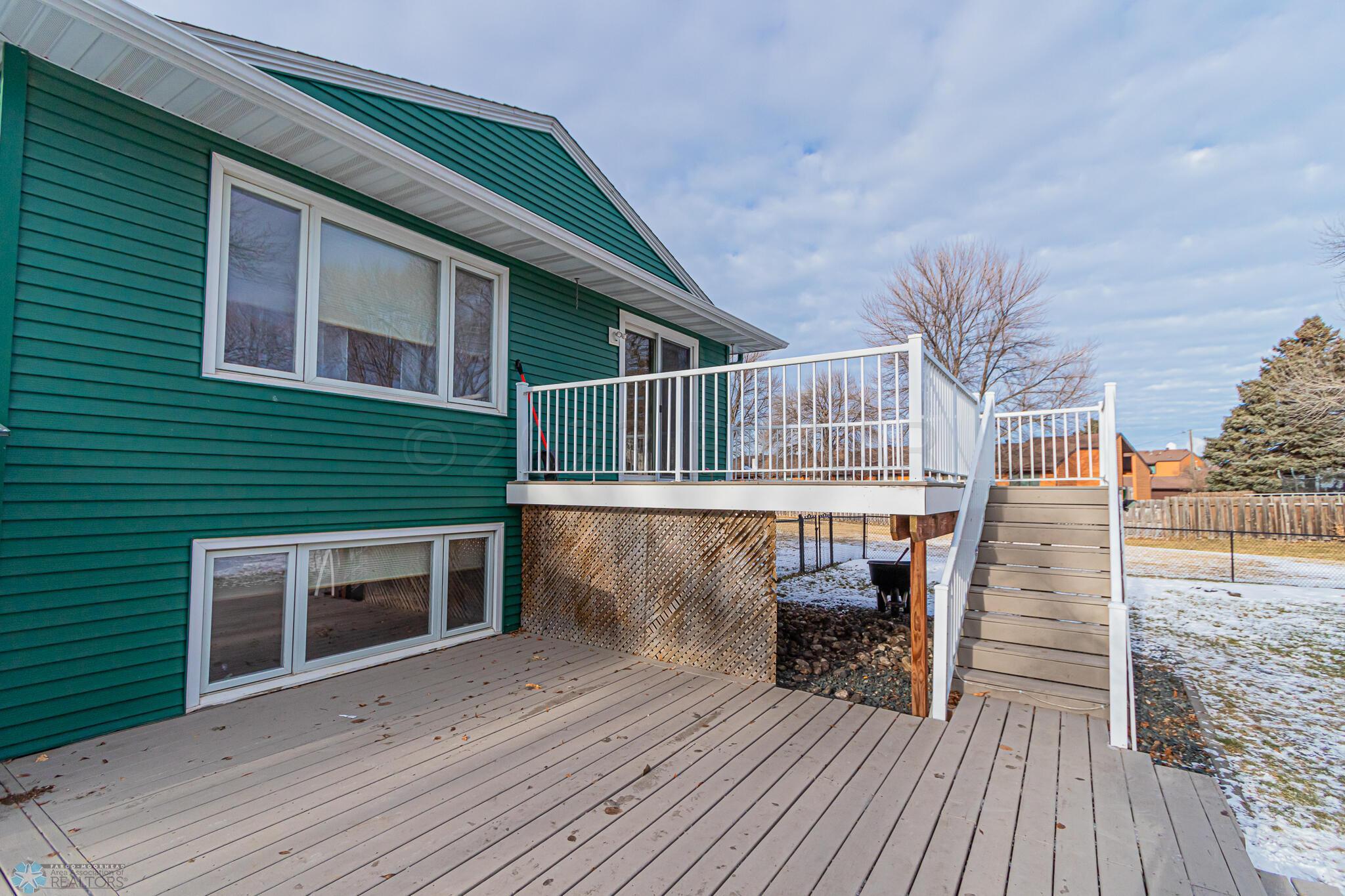 422 Birch Ln, Moorhead, MN 56560-38