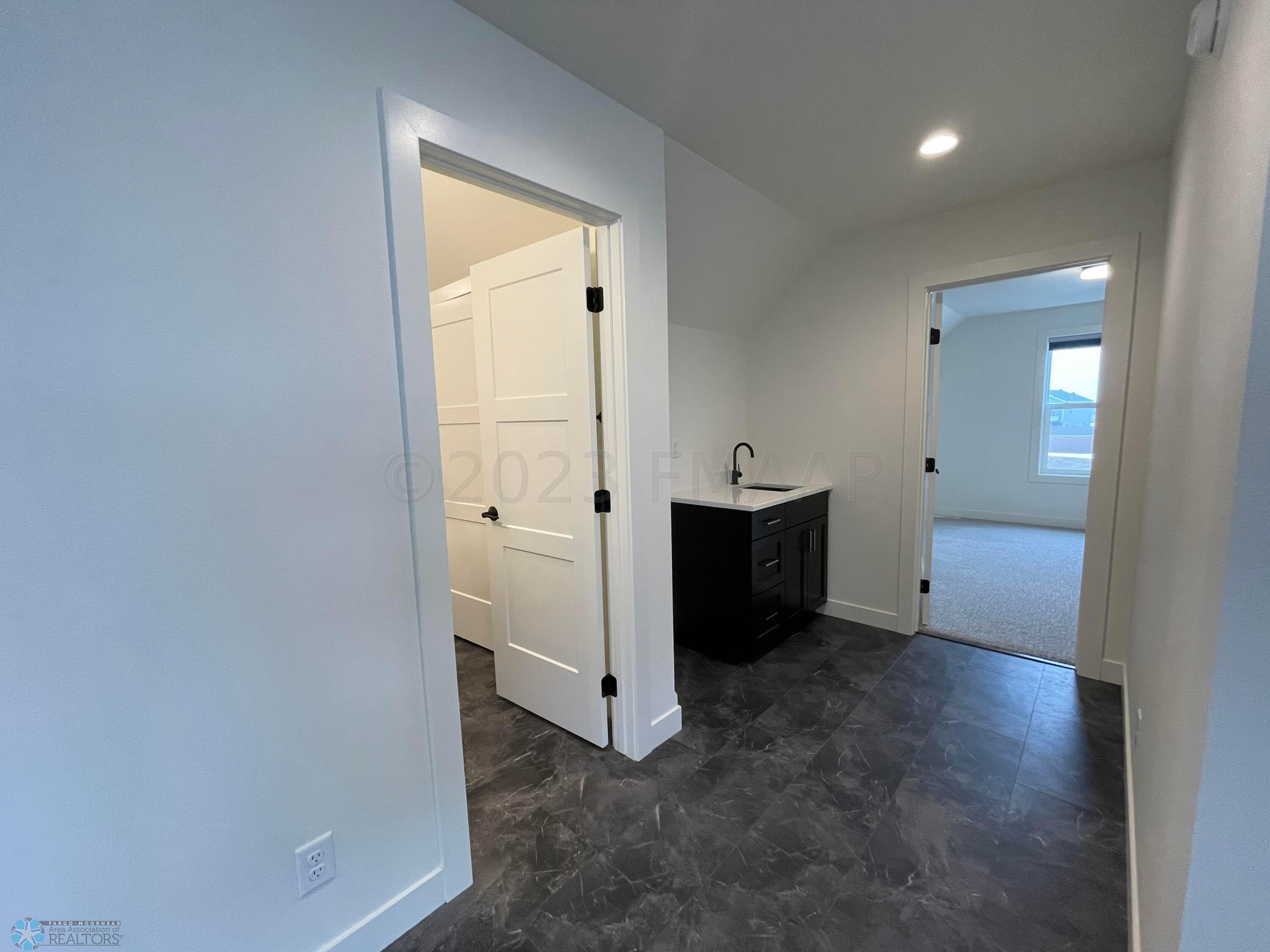 Bathroom/Bar