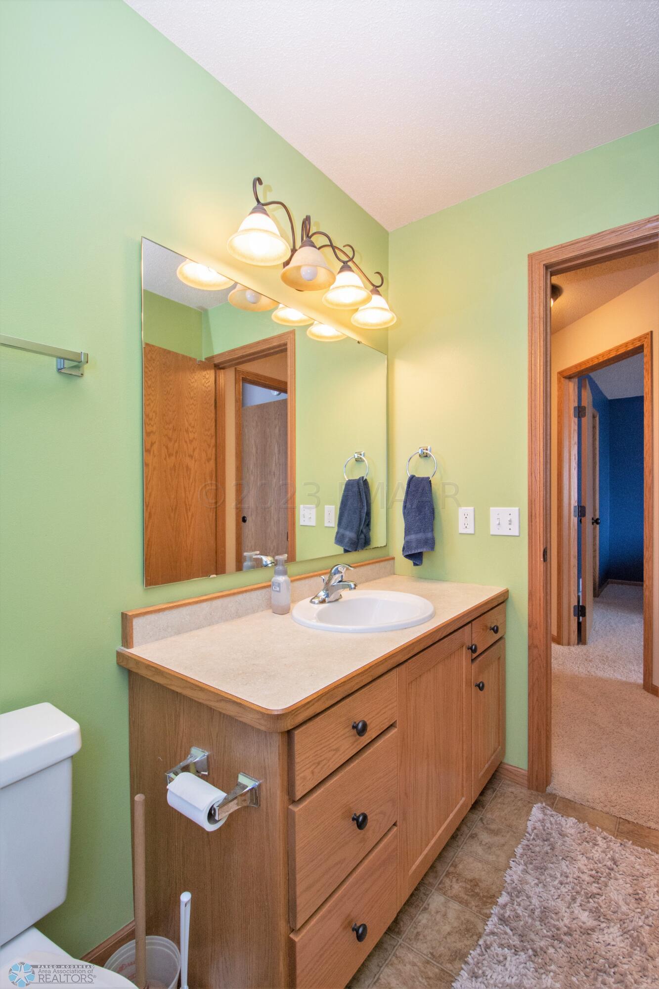 Upper Level Full Bathroom
