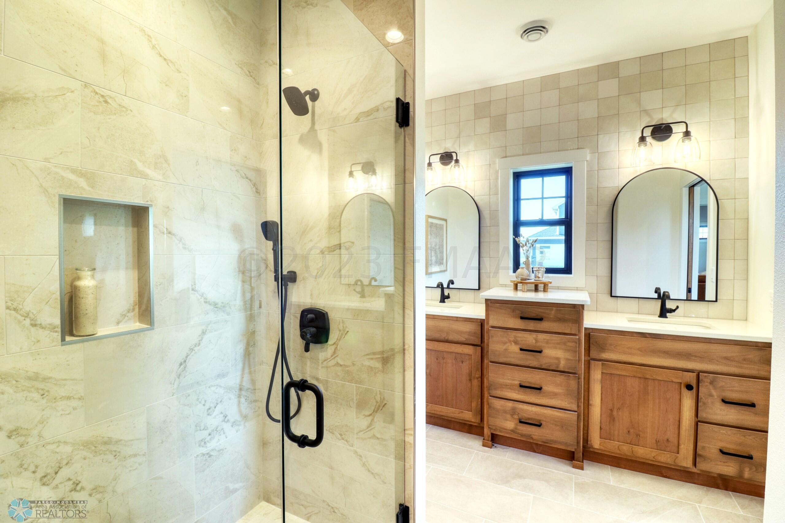 Primary Bathroom1_4