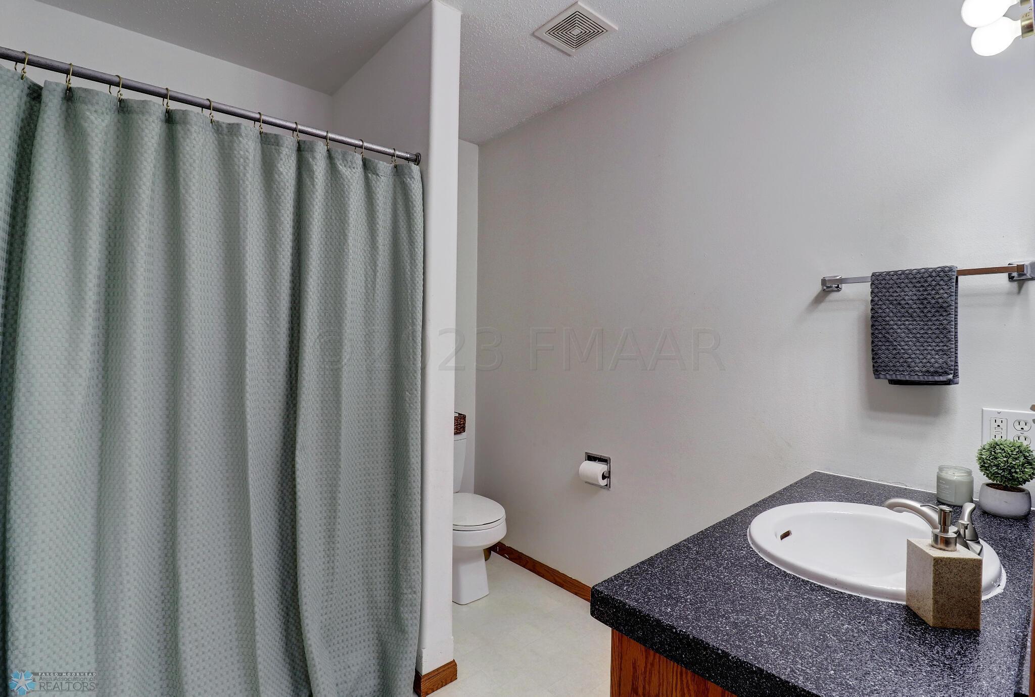 Master Bathroom1_1