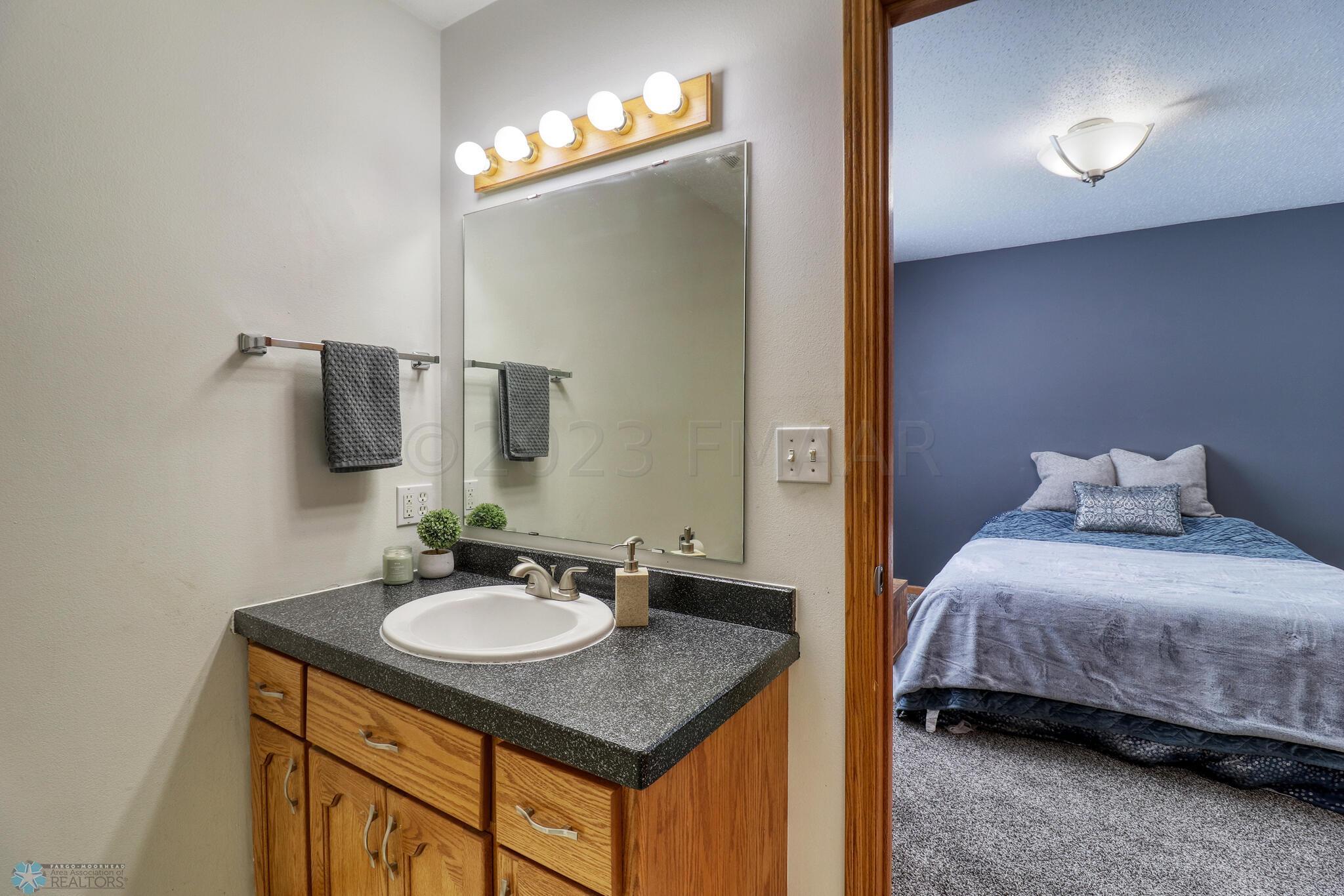 Master Bathroom1_2