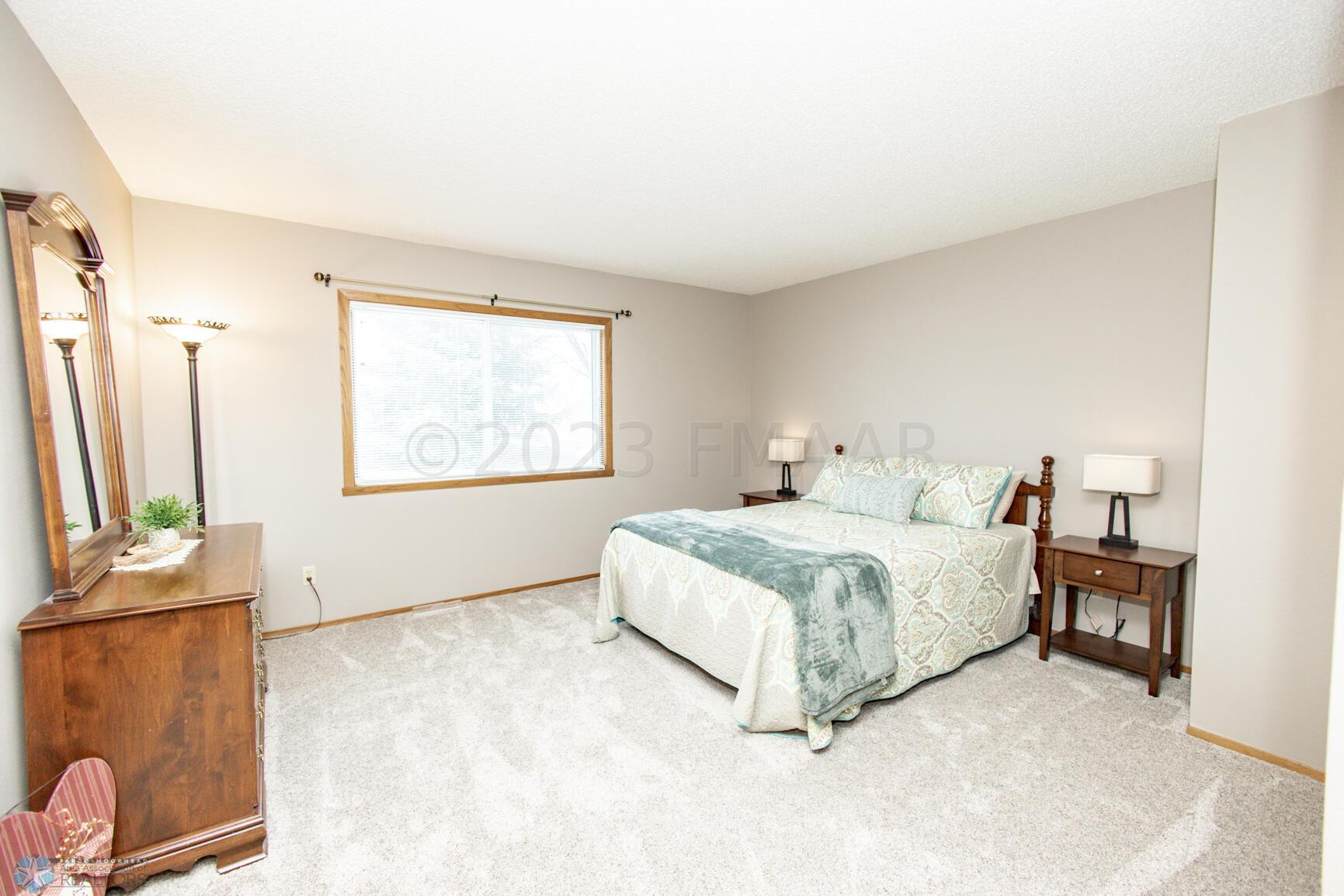 Large master bedroom - upper