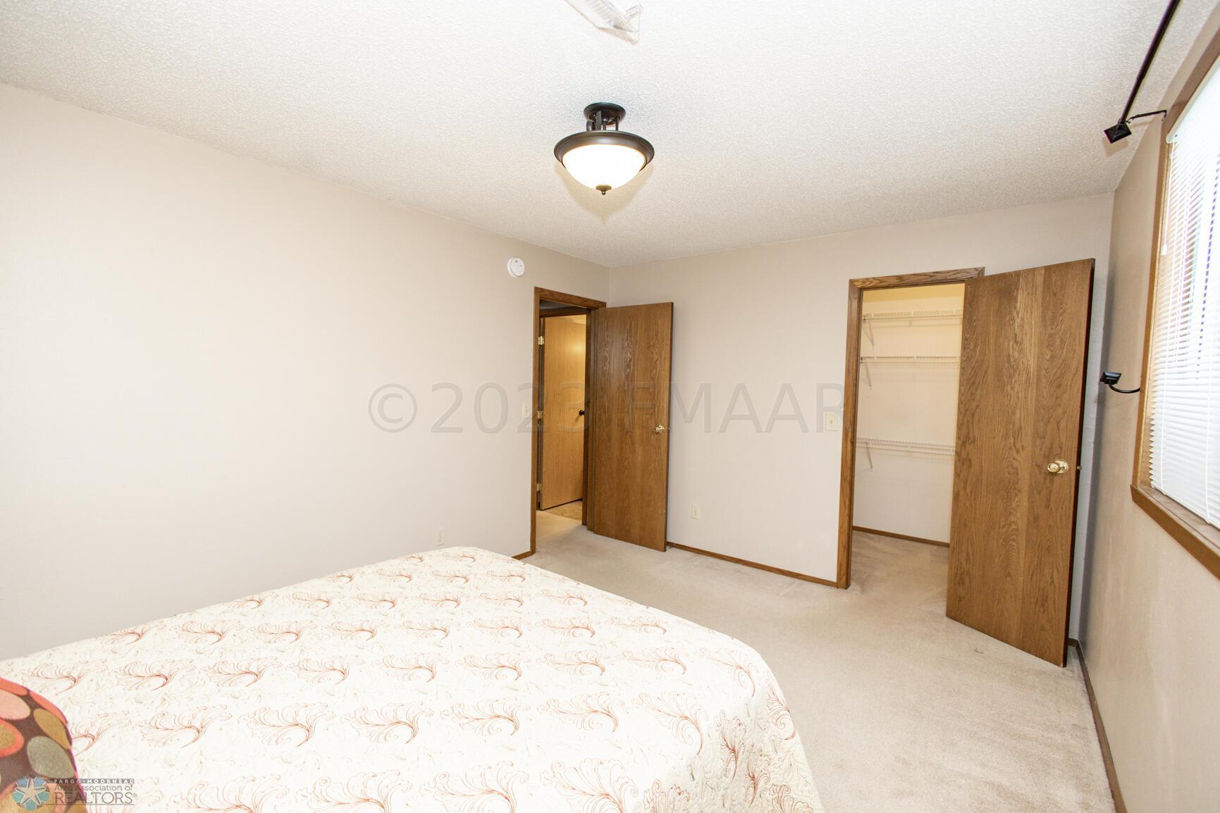 3rd bedroom w/ walk-in closet
