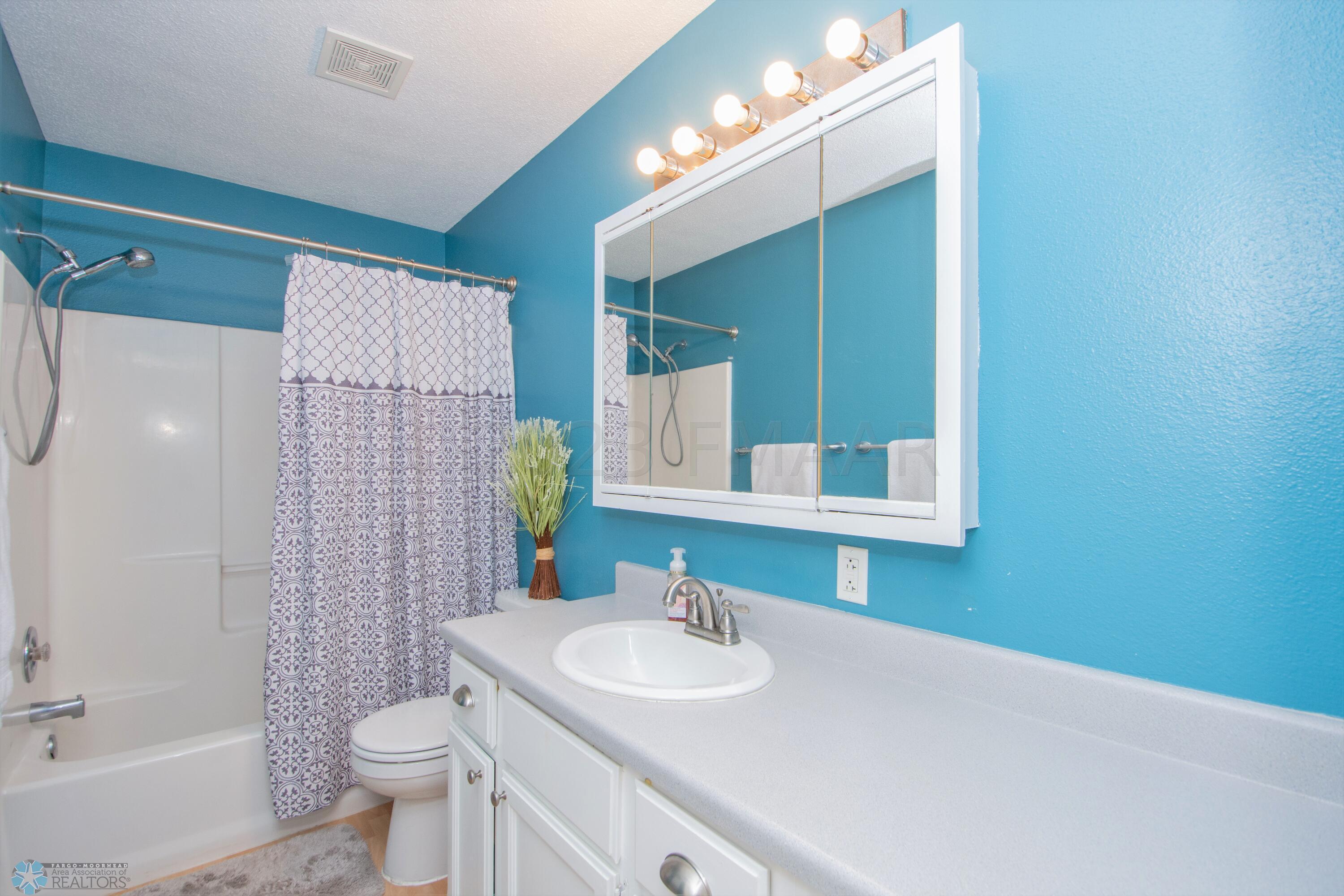 Upper Level Full Bathroom