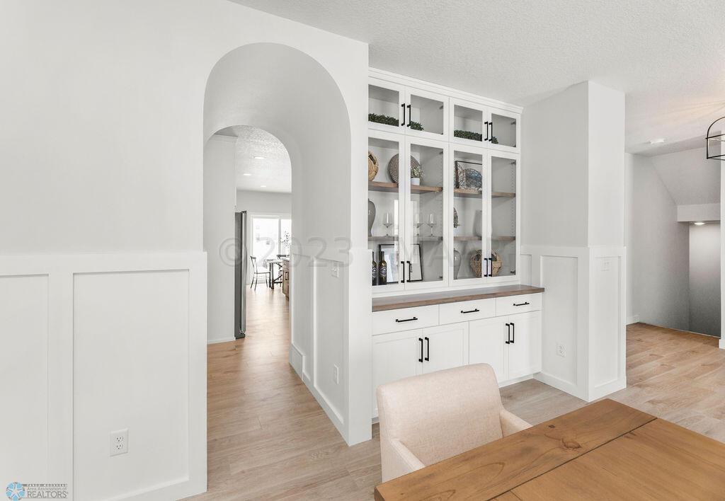 Barrel Vault + Hutch Built In