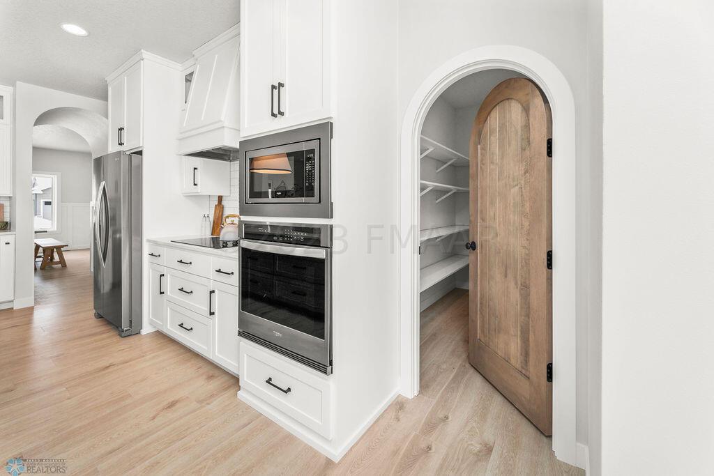 Arch Door to Butlers Pantry